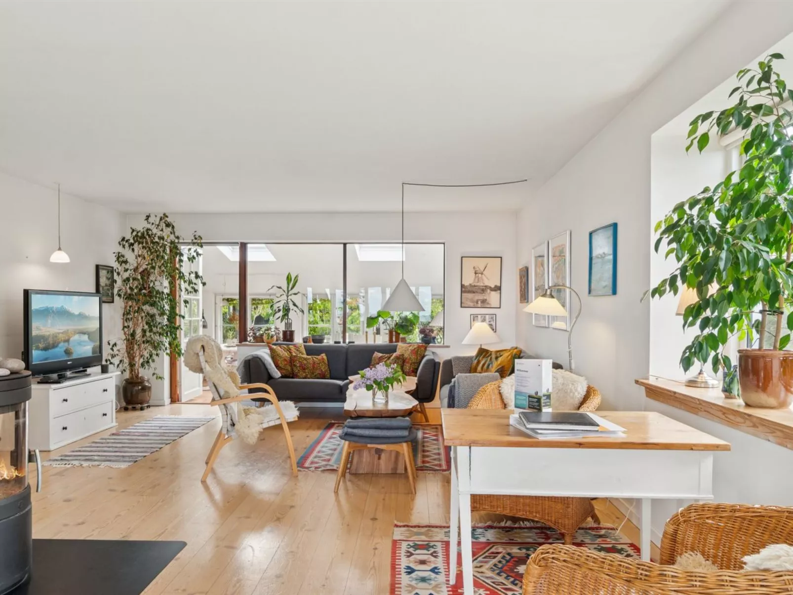 "Varma" - 25m from the sea-Binnen