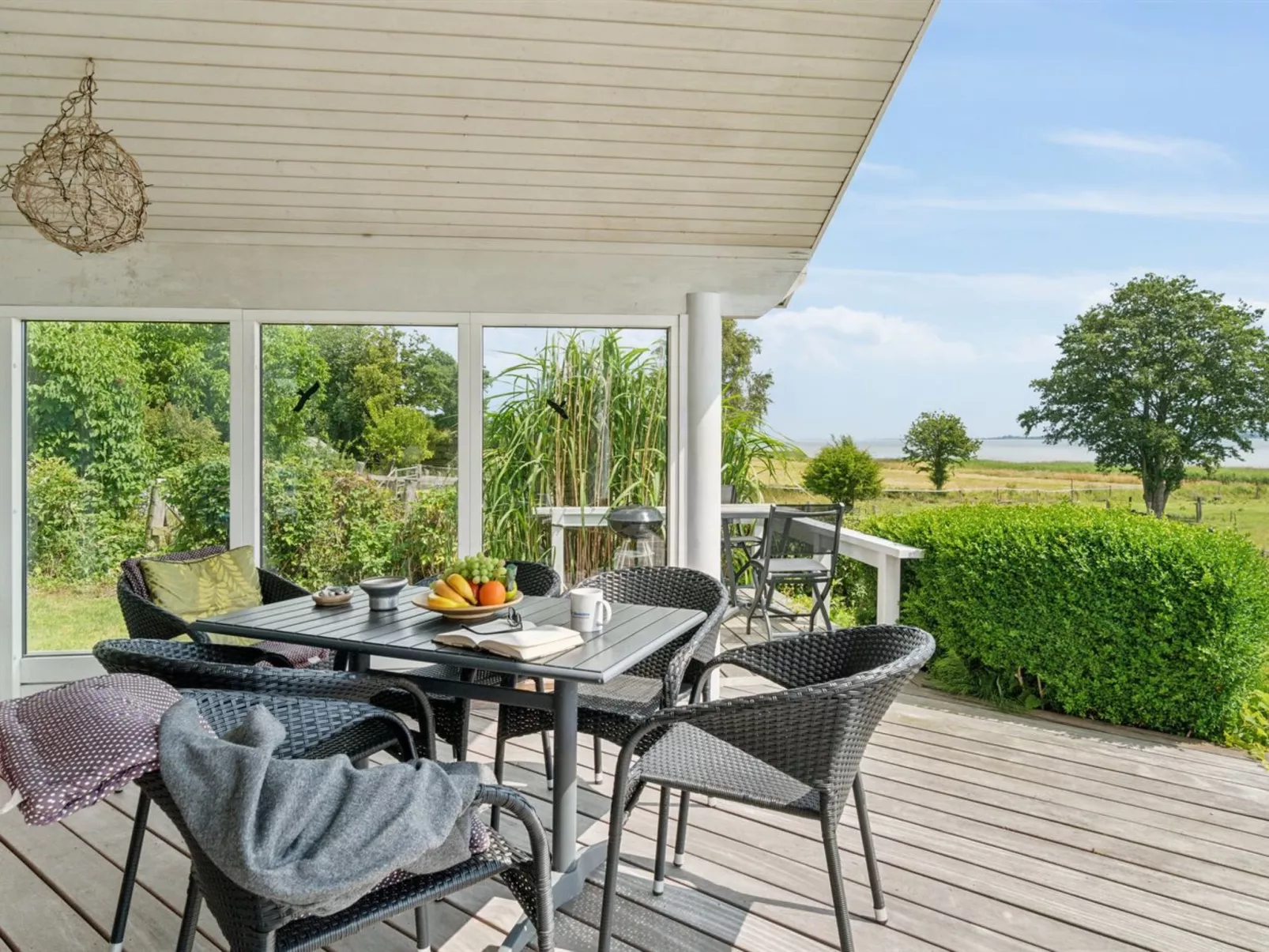 "Brunman" - 10m to the fjord-Buiten