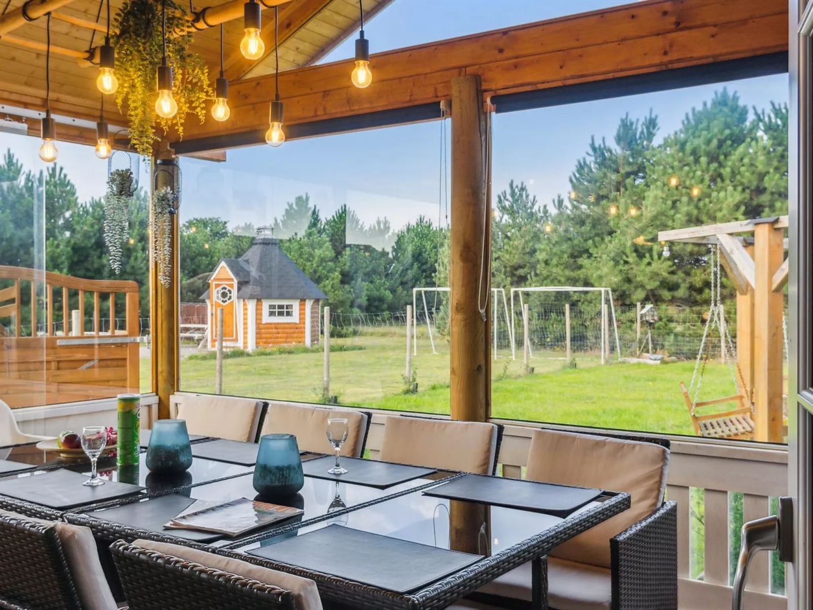 "Vicktoria" - 1.5km from the sea-Binnen