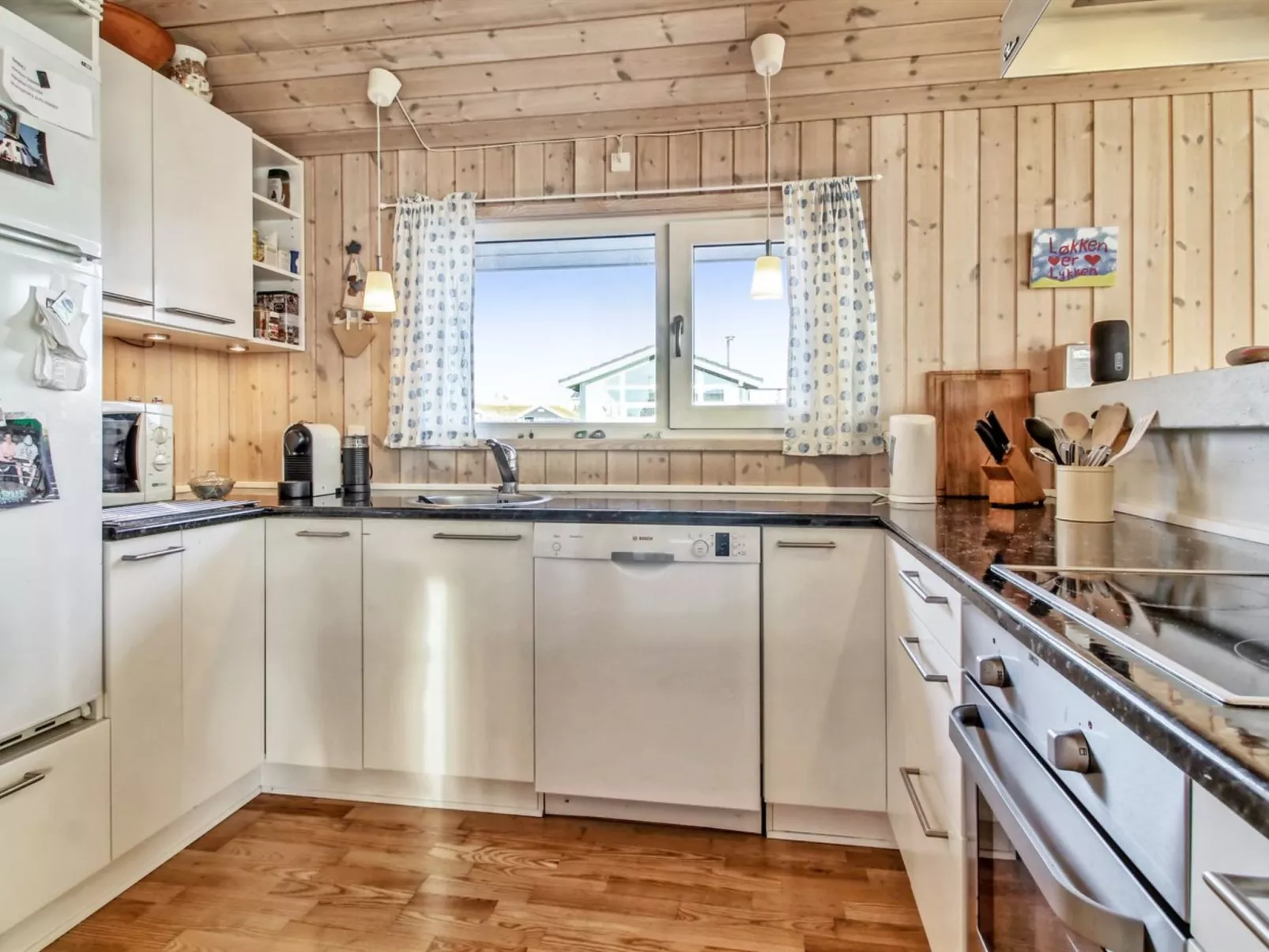 "Freda" - 400m from the sea-Binnen