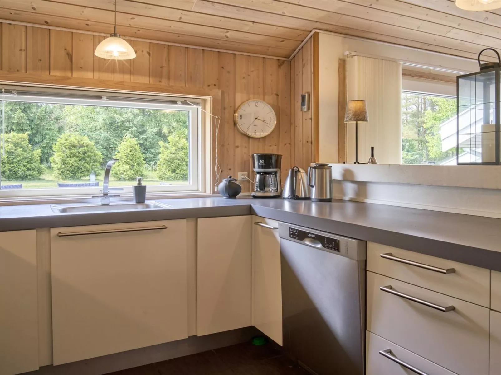 "Rudolf" - 400m from the sea-Binnen