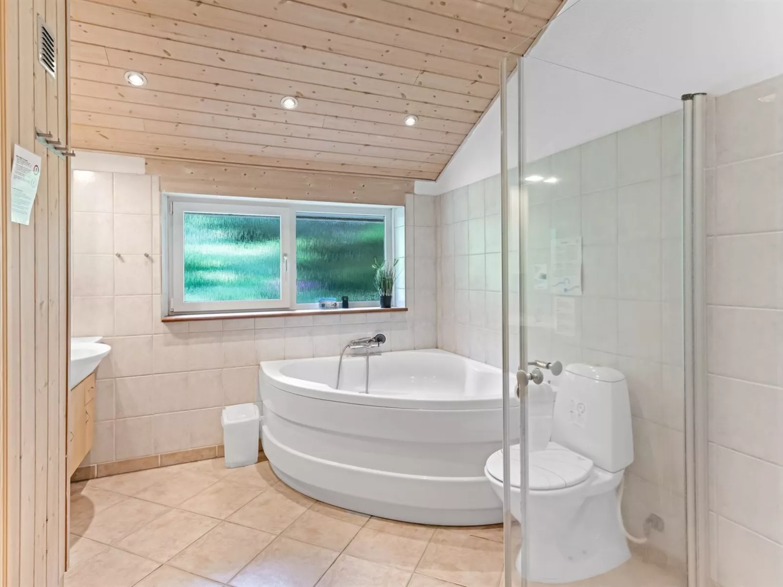 "Samine" - 2km from the sea-Binnen