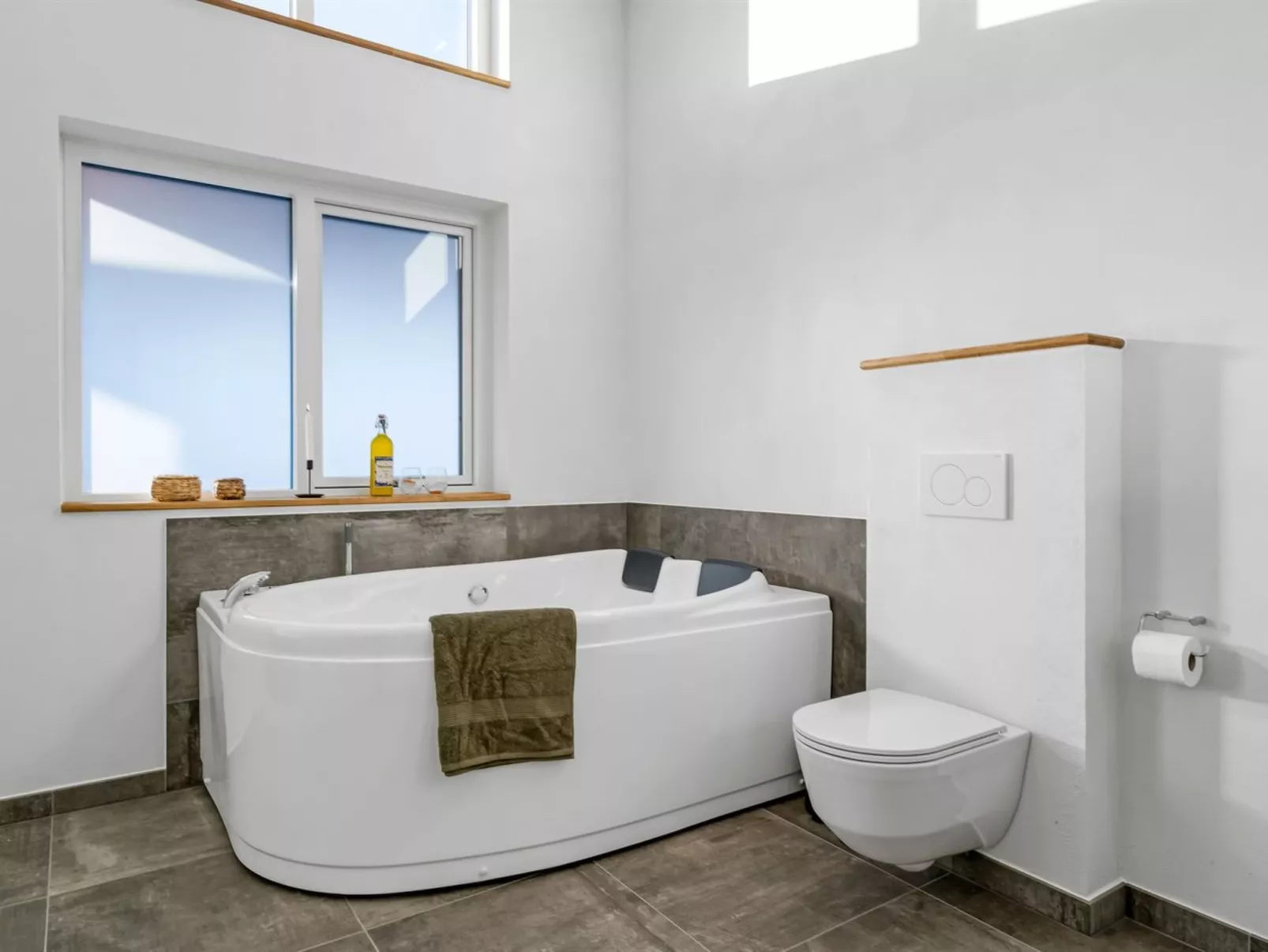 "Elevus" -  from the sea-Binnen