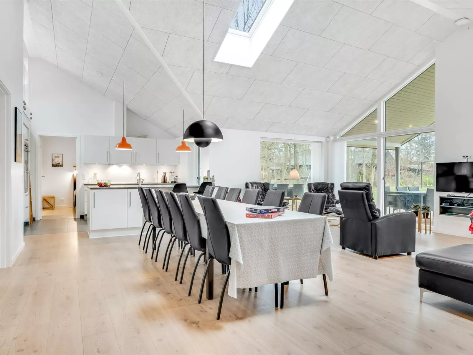 "Erlinda" - 300m from the sea-Binnen