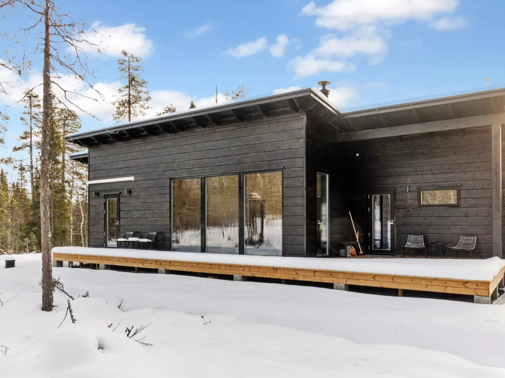 Sallan kuukkeli-Binnen