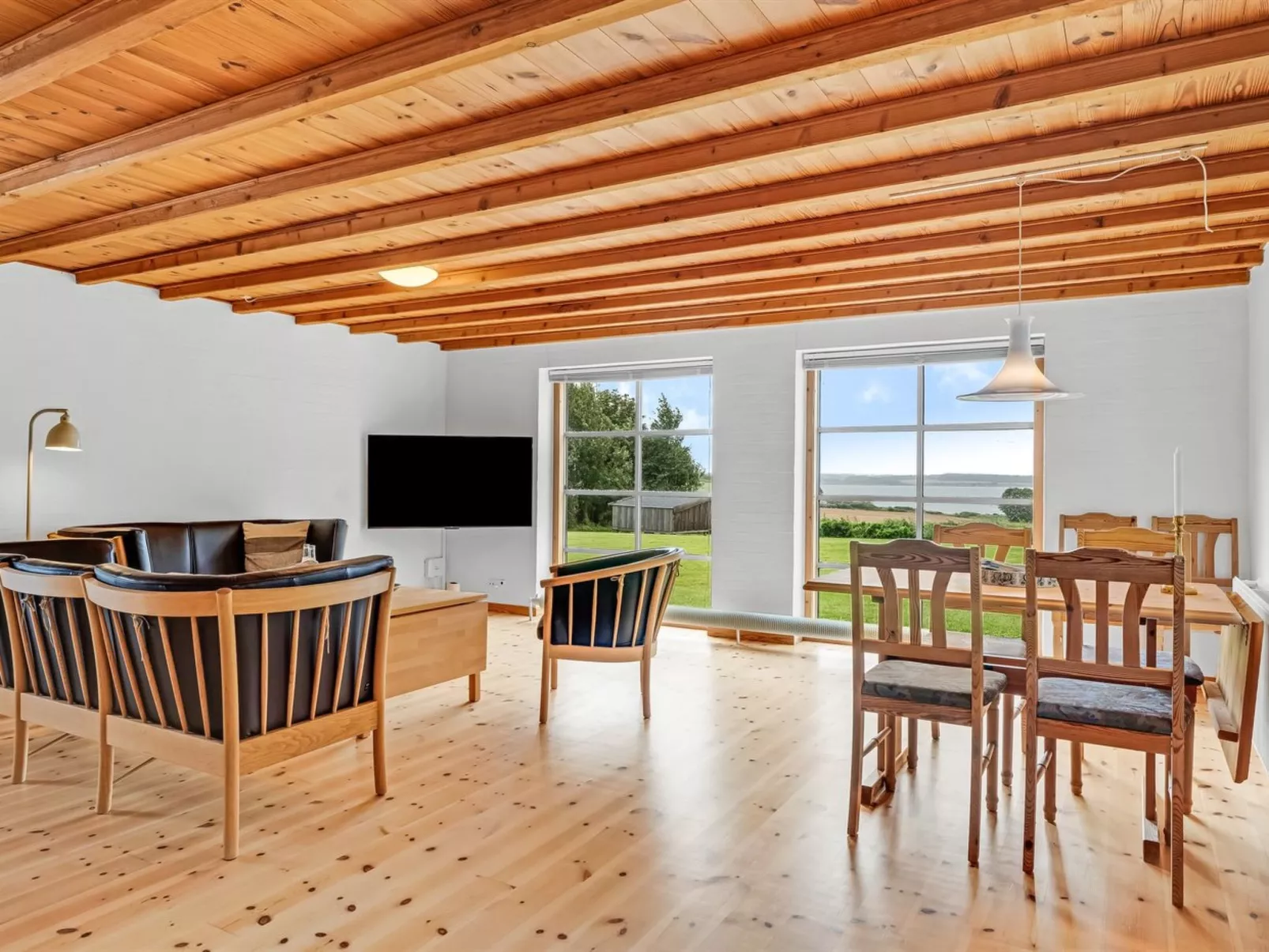 "Åsta" - 400m to the fjord-Binnen