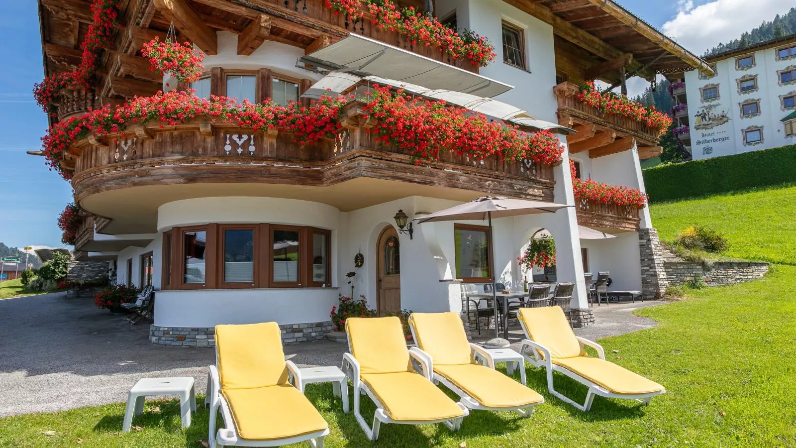 Landhaus Marchfeld Top 3-Buitenkant zomer