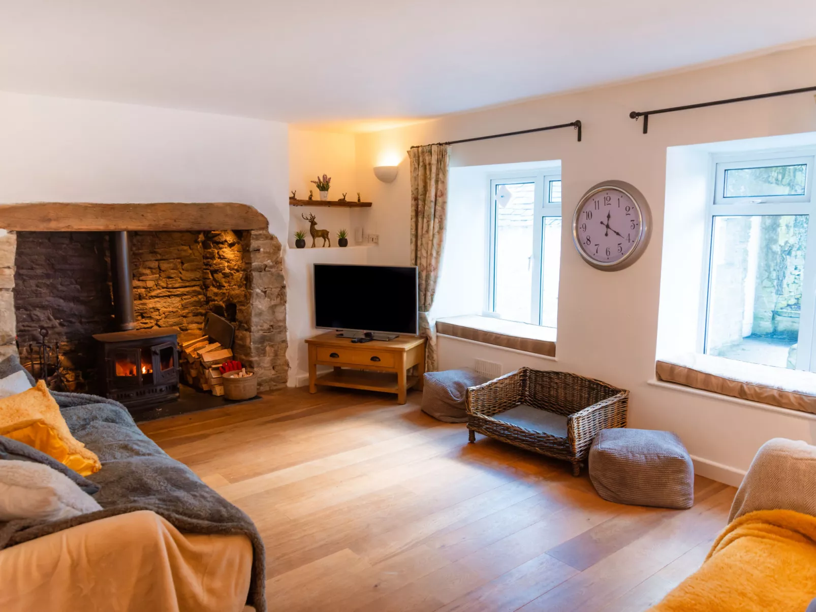 Court Cottage-Binnen