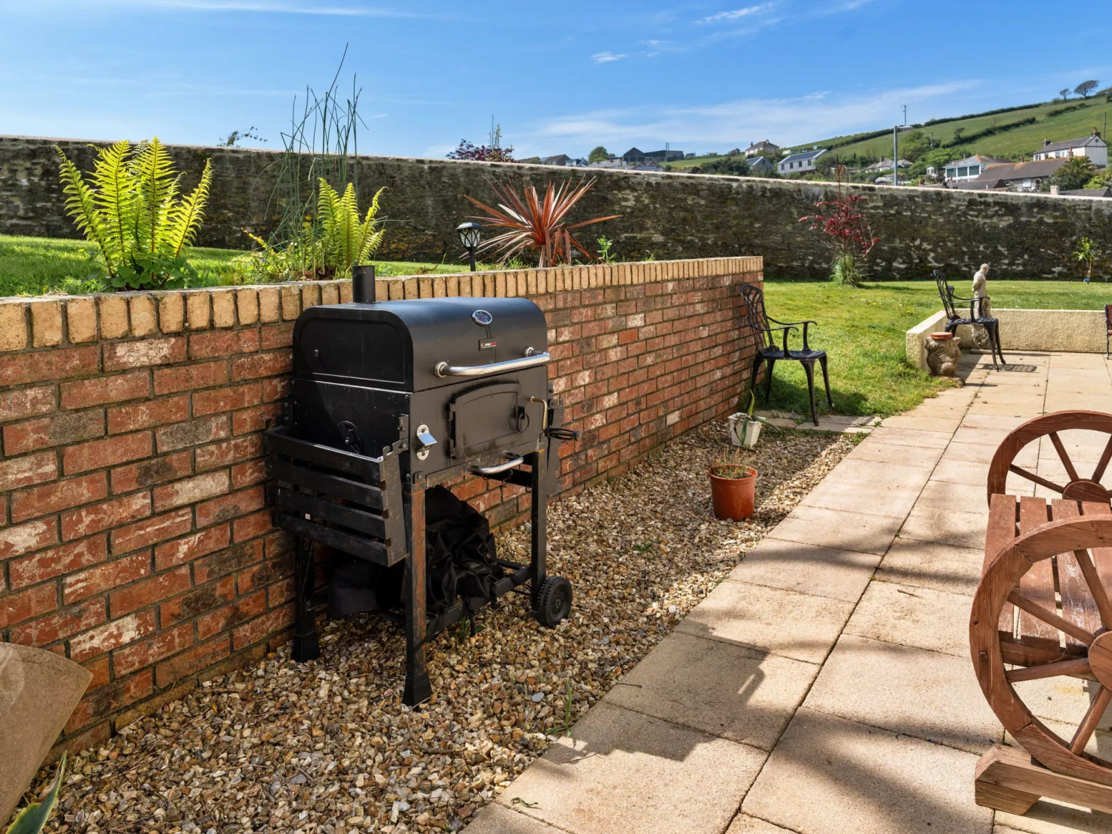 Nicely Tucked Away Cottage-Buiten