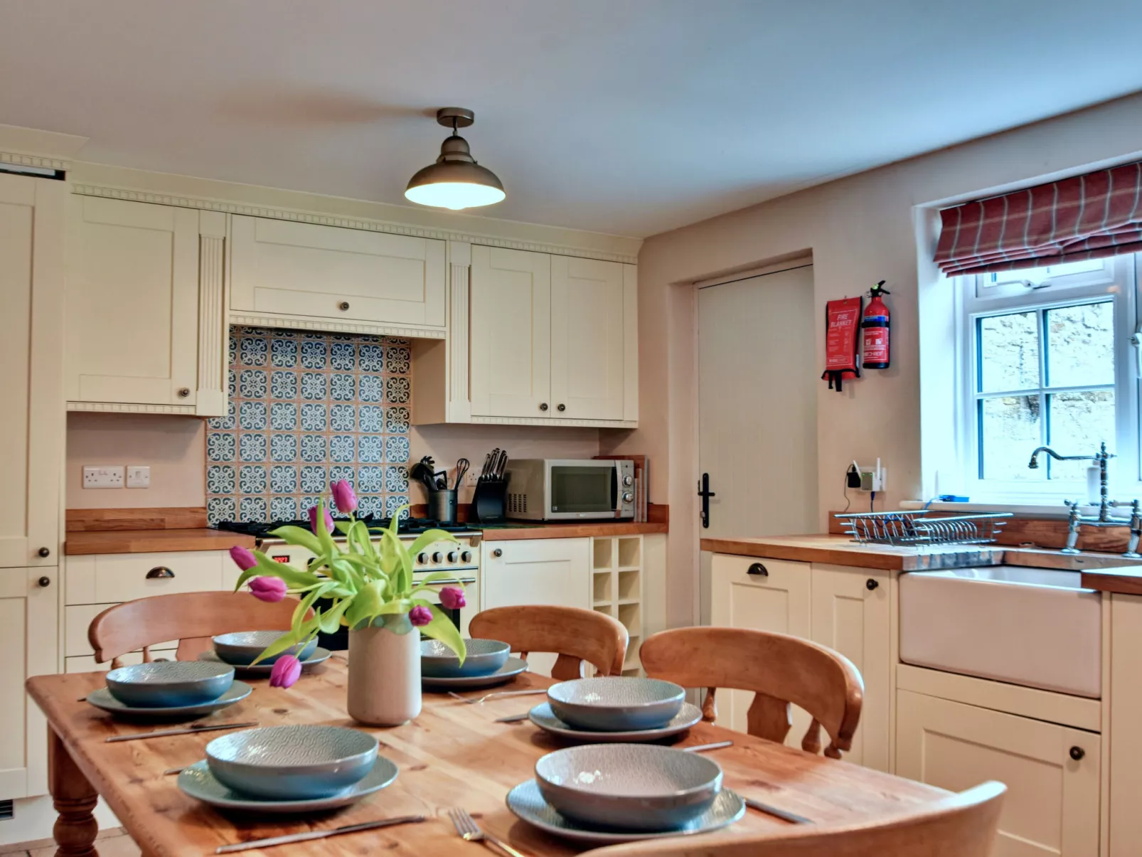 Stable Cottage-Binnen