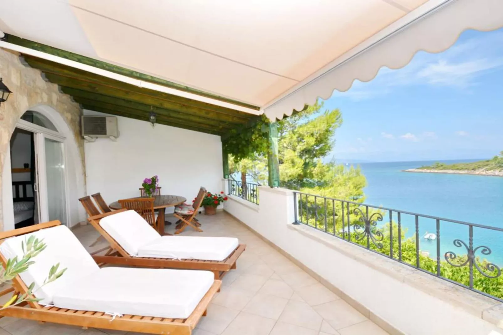 Two-Bedroom Apartment (Maslina)-Terras