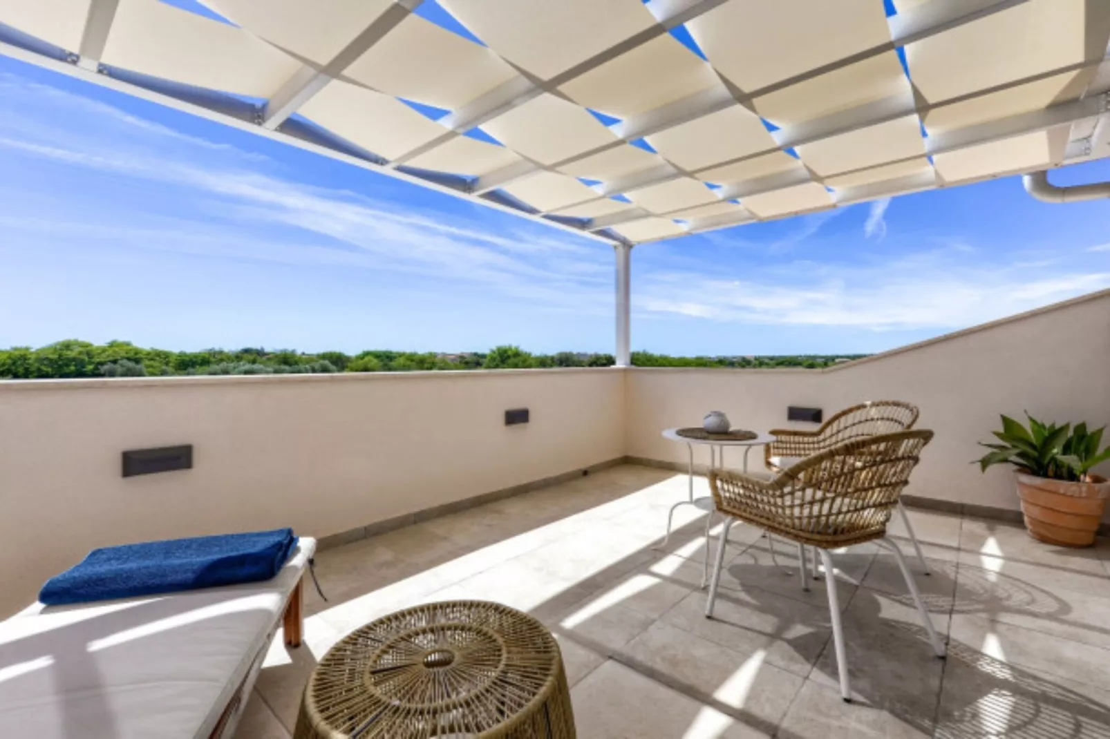 RUSTIC VILLA PEROSA WITH HEATED POOL-Terras