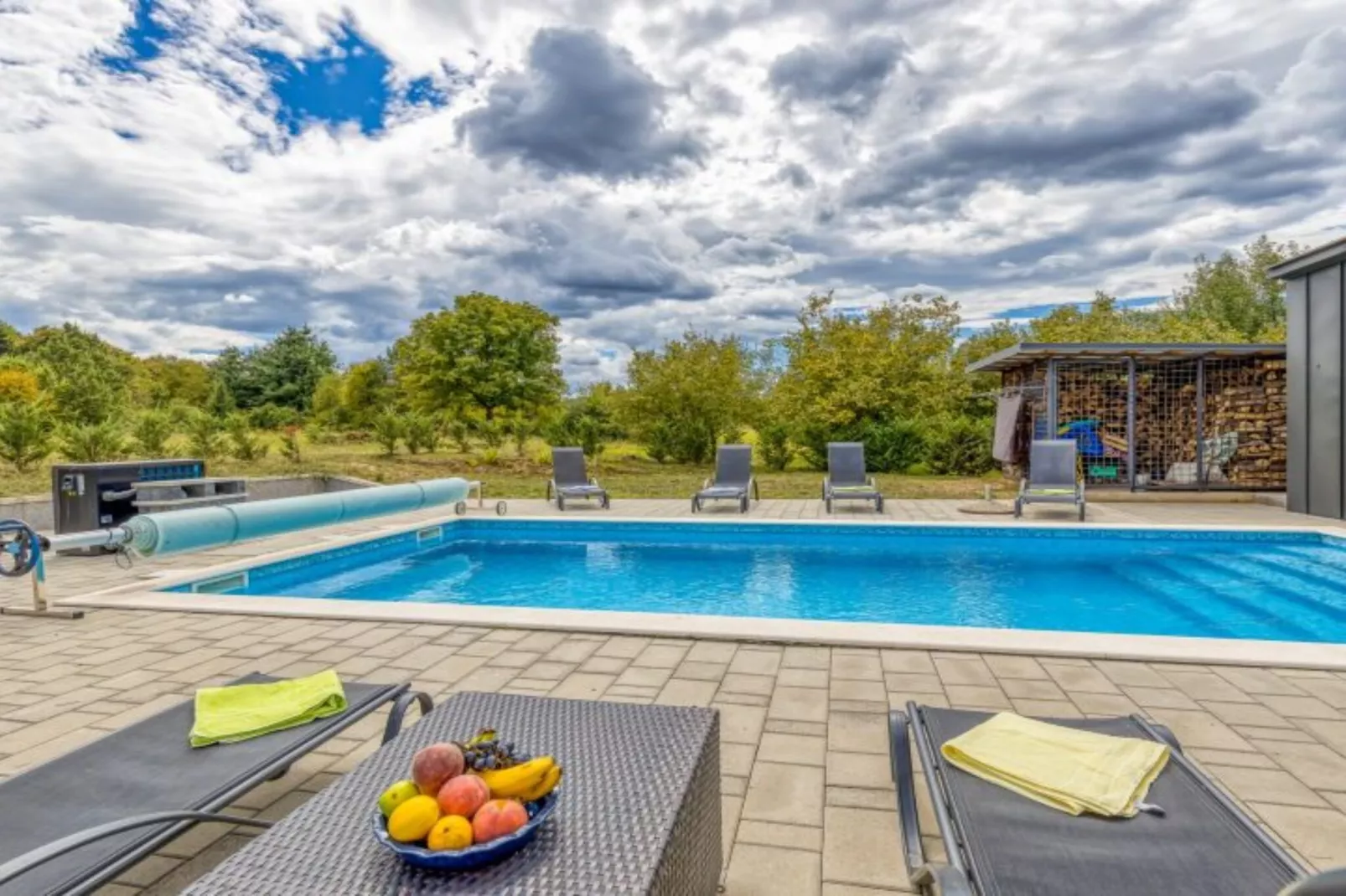 Four Bedroom Holiday House Mali Raj with Pool-Zwembad