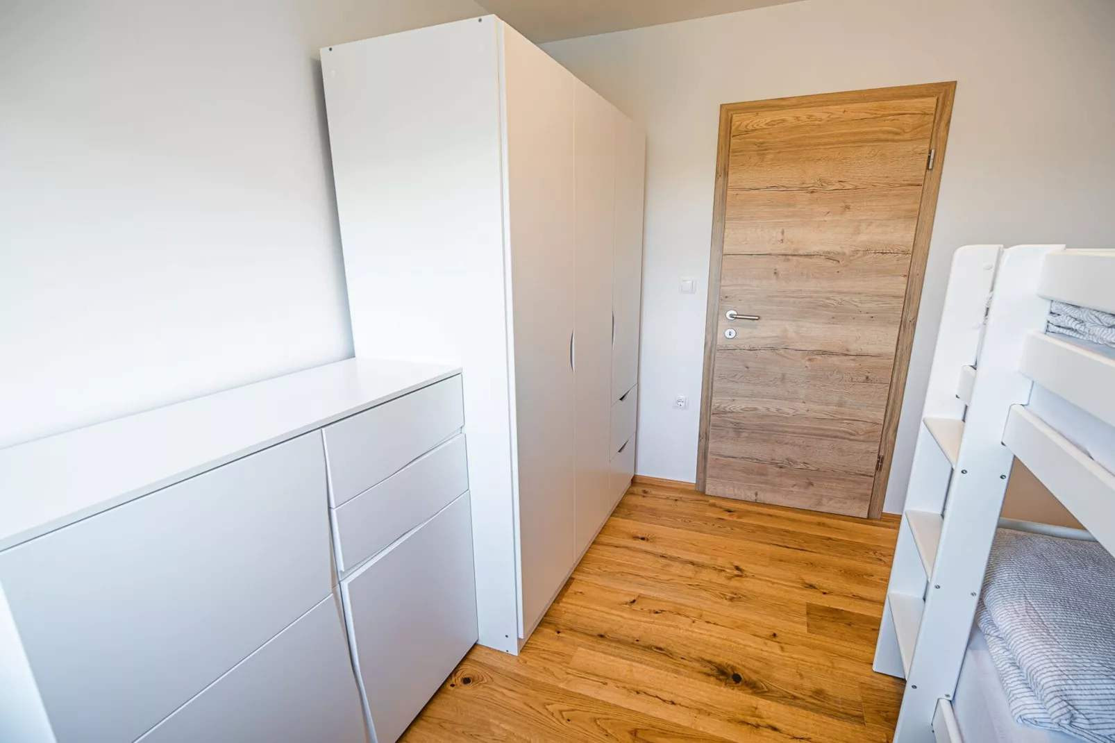 Serene Hollow Holiday Home with Mountain View - Two Bedroom Holiday Home with Mountain View-Binnen