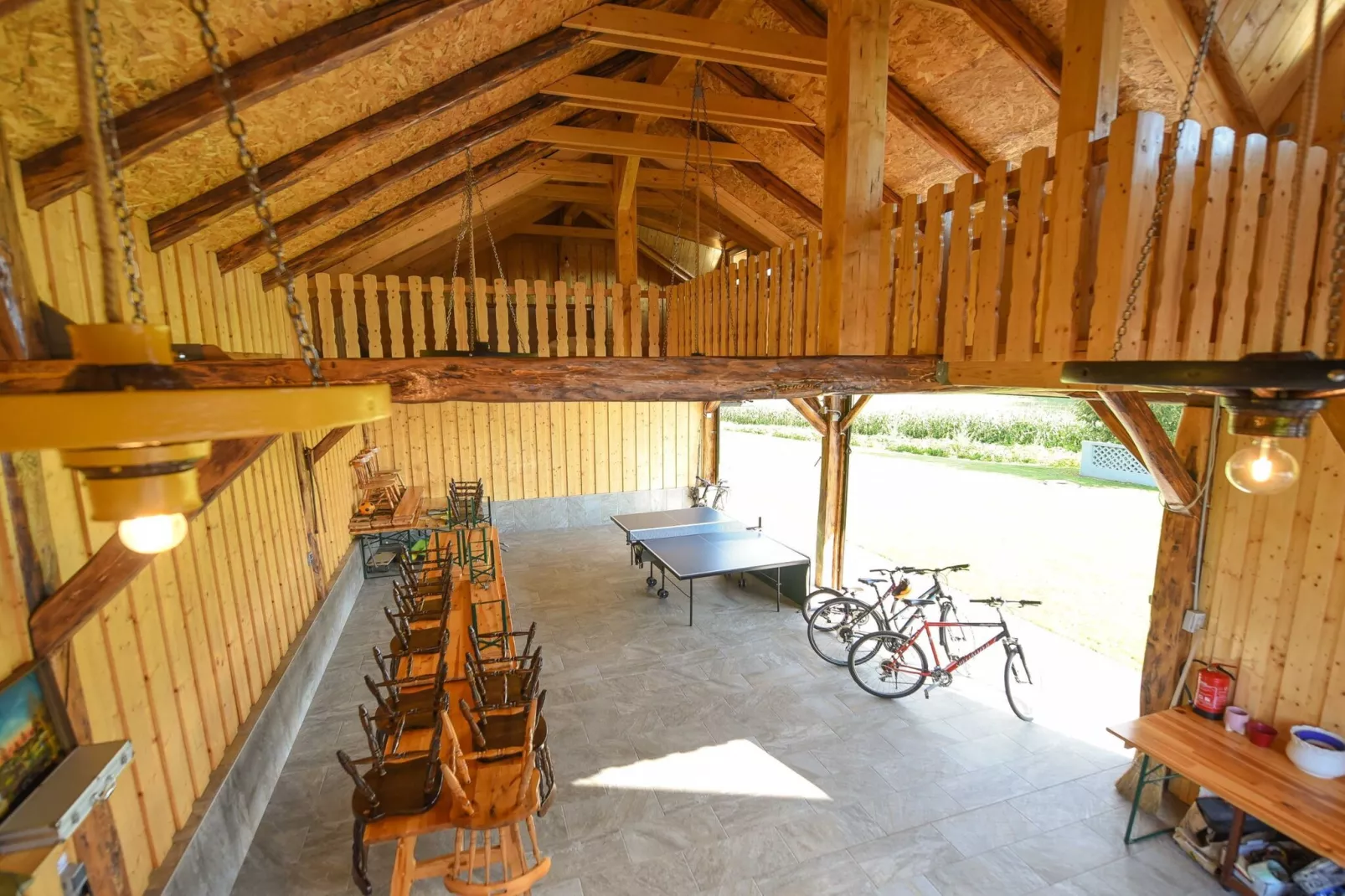 Cozy Luxe Holiday Home with Natural Thermal Bath - Seven Bedroom Holiday Home-Buitenlucht