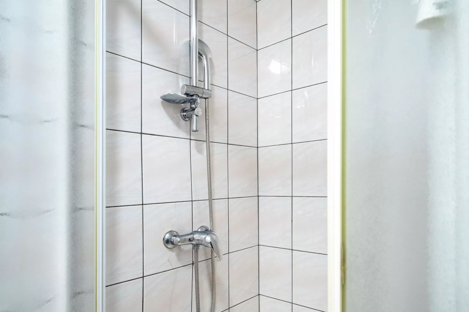 Hotel Issa - Double Room Sea View 6-Badkamer