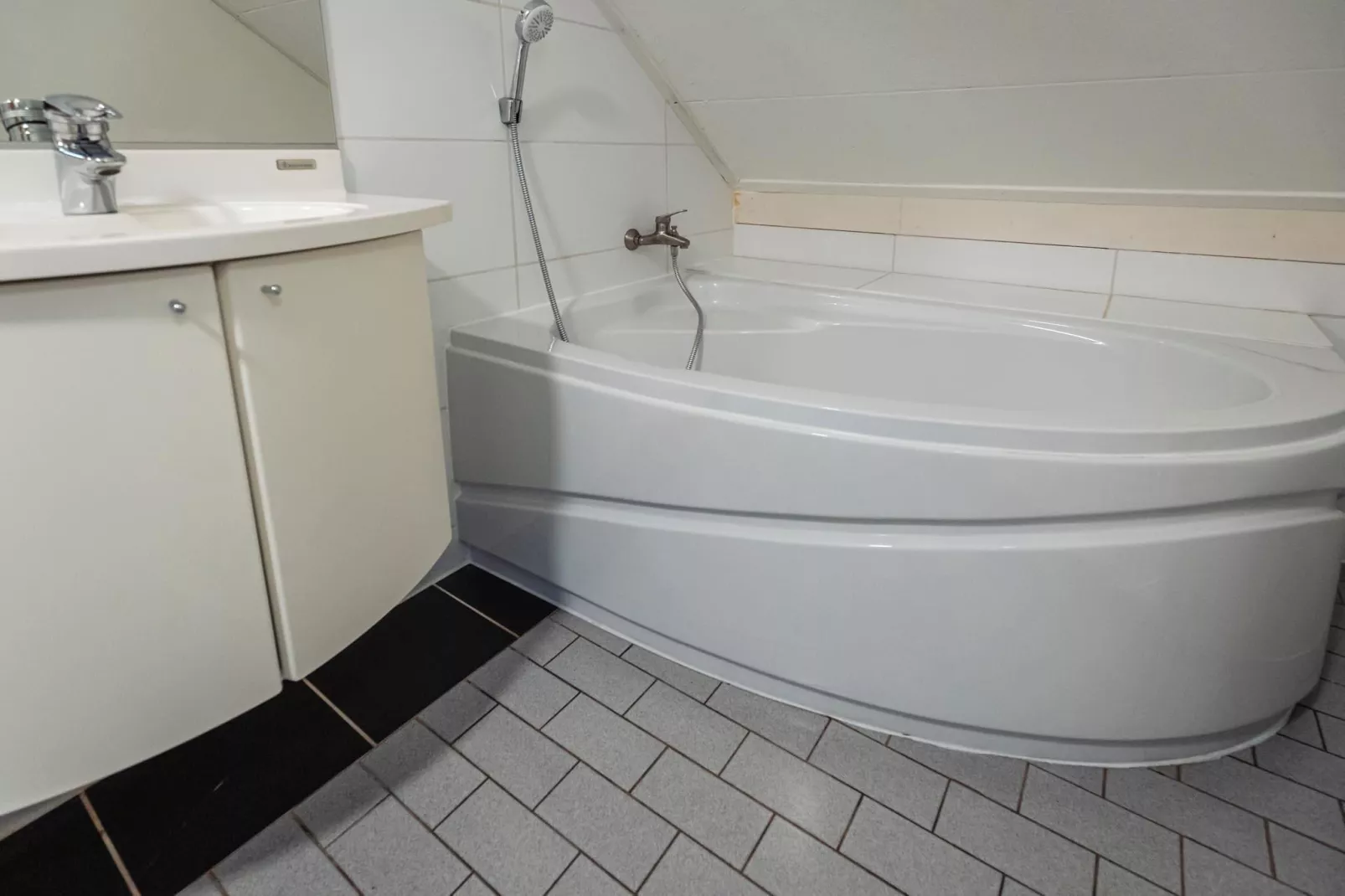 16 - Persons Family bungalow-Badkamer