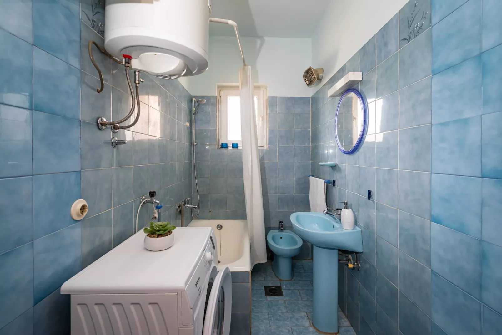 Sea view apartment Nika-Badkamer