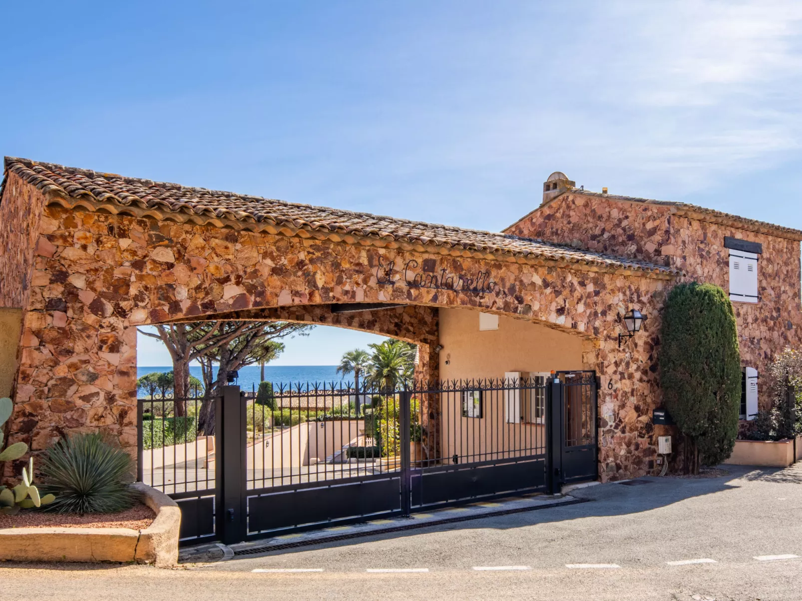 El Cantarello-Buiten