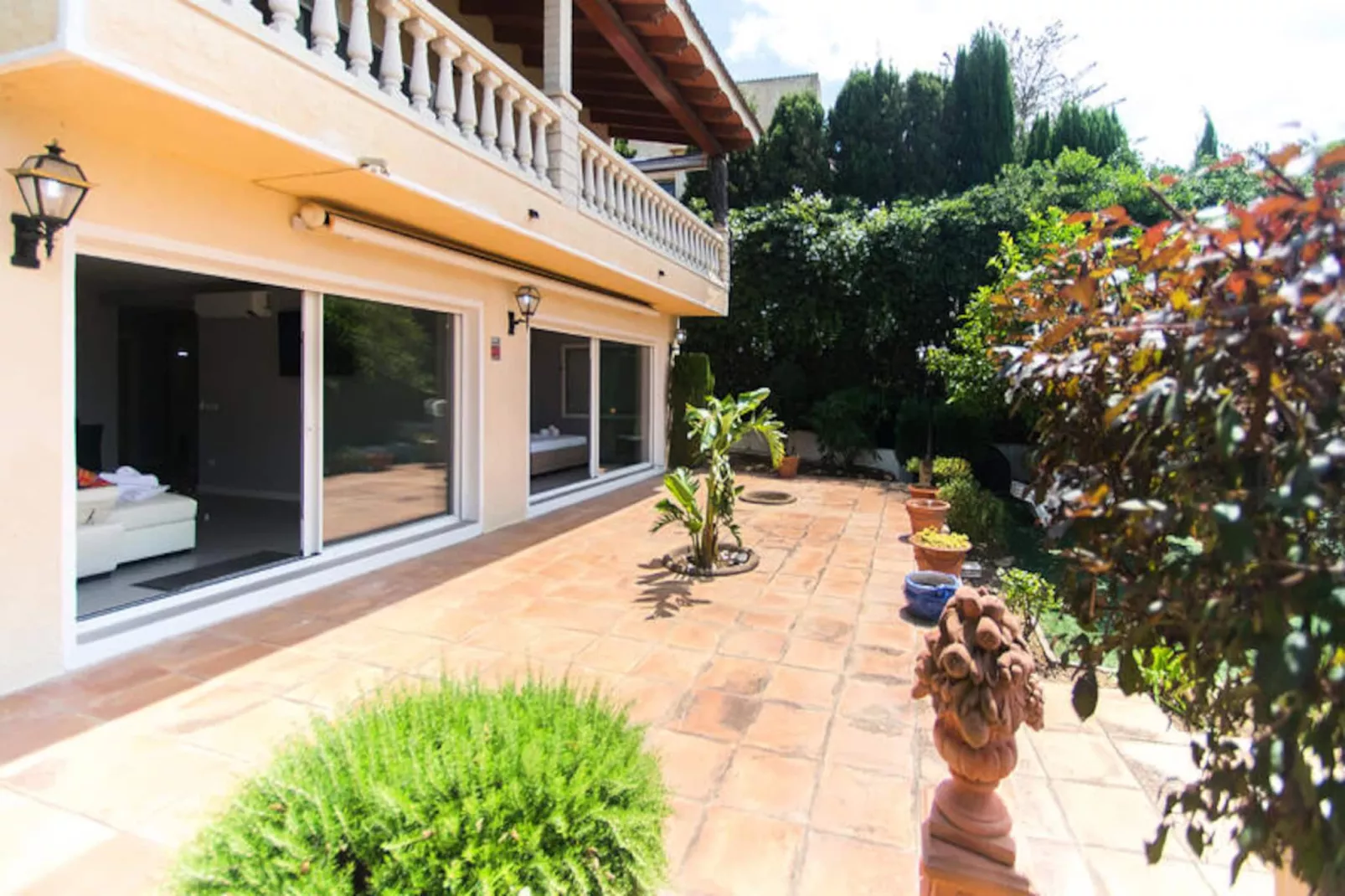 Maison à Roses-Niet-getagd