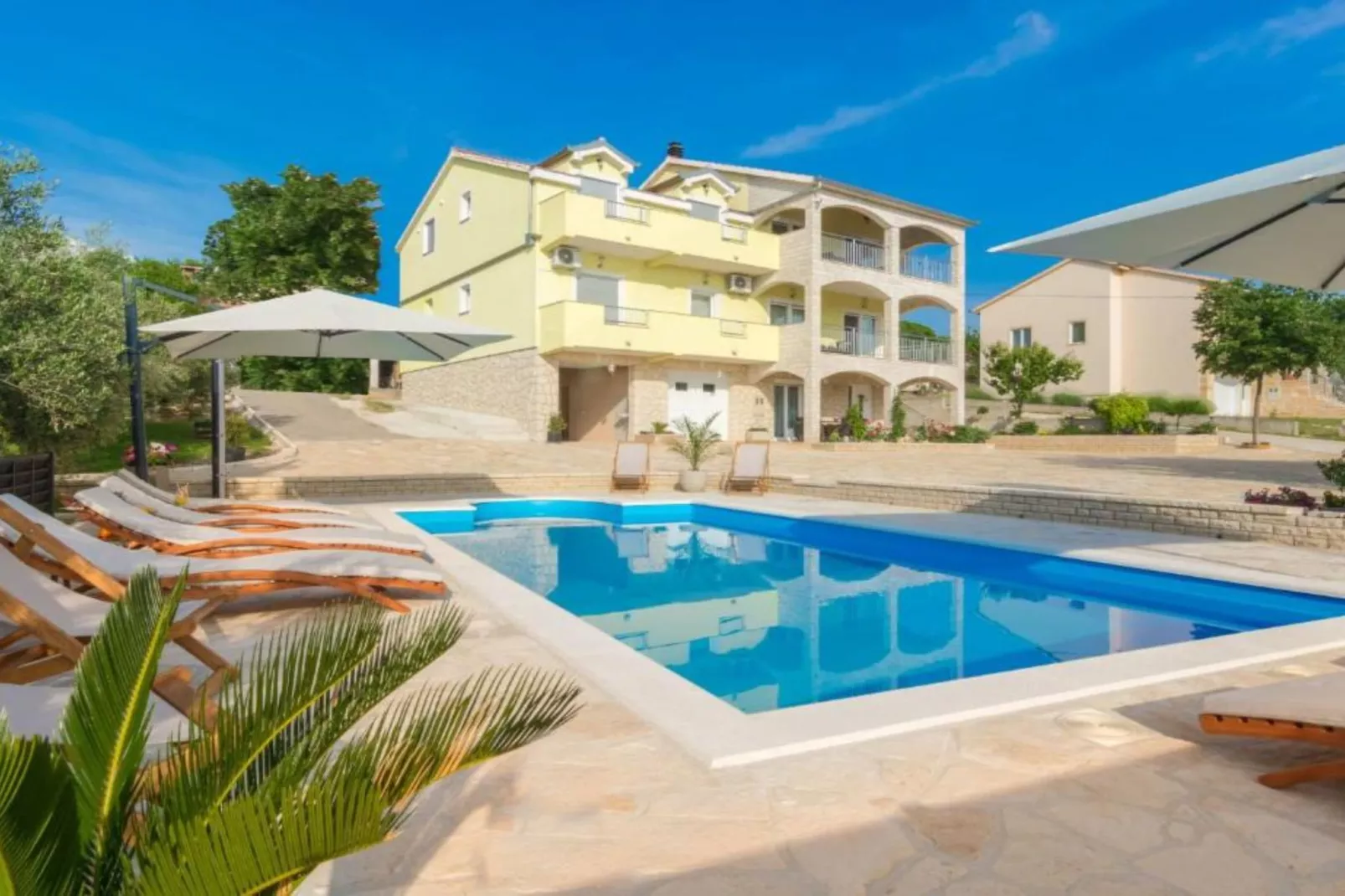 Holiday House BALEN with Swimming Pool - Six Bedroom Holiday House With Pool-Buitenlucht