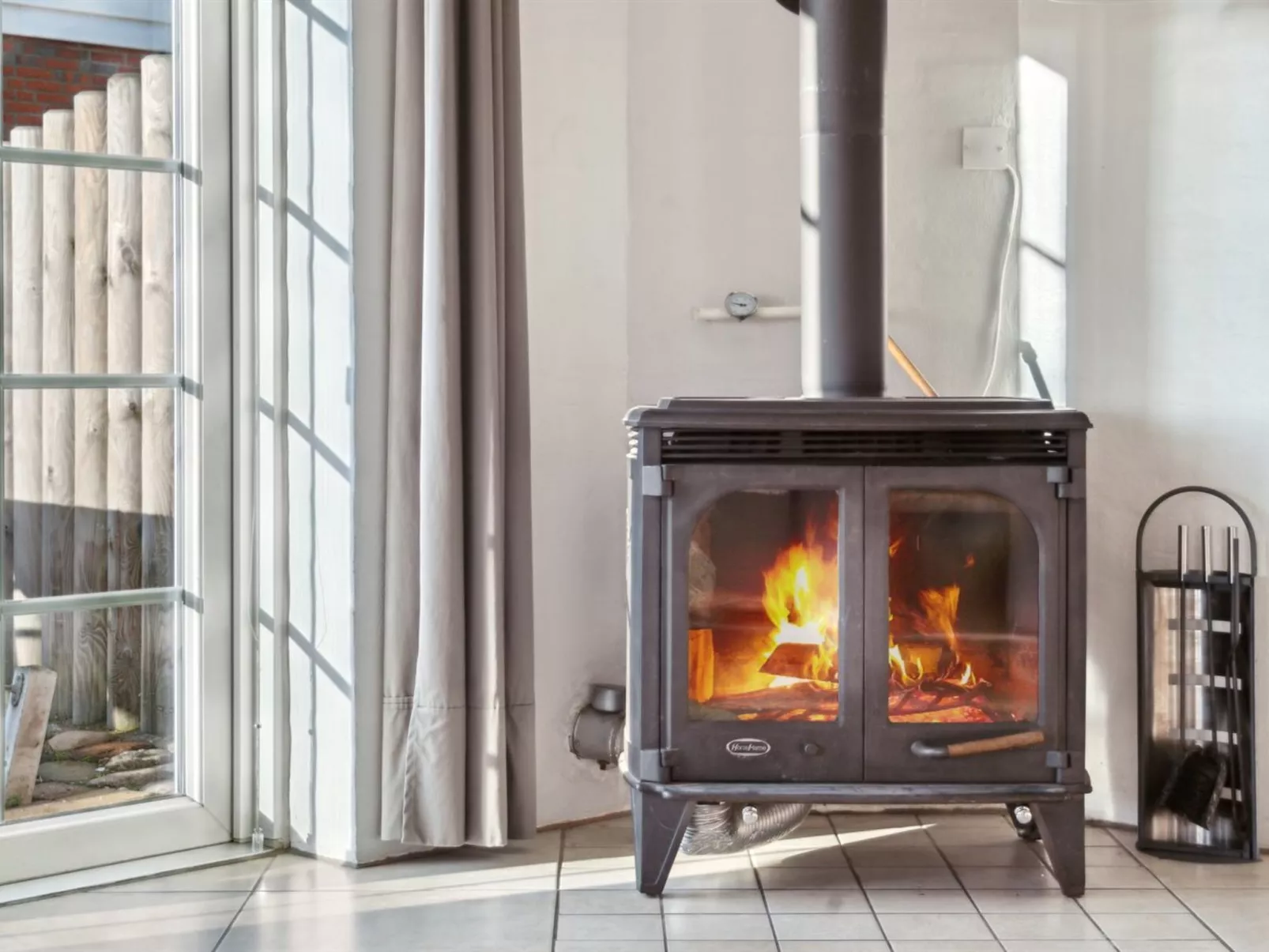 "Joonas" - 100m from the sea-Binnen