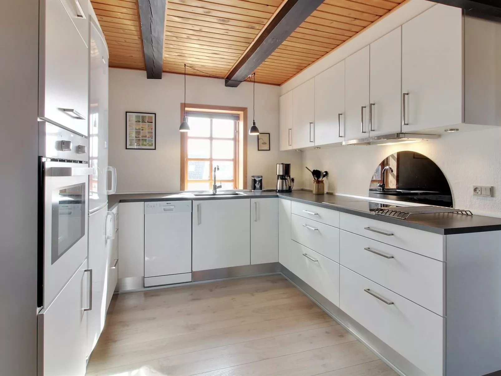 "Karla" - 100m from the sea-Binnen