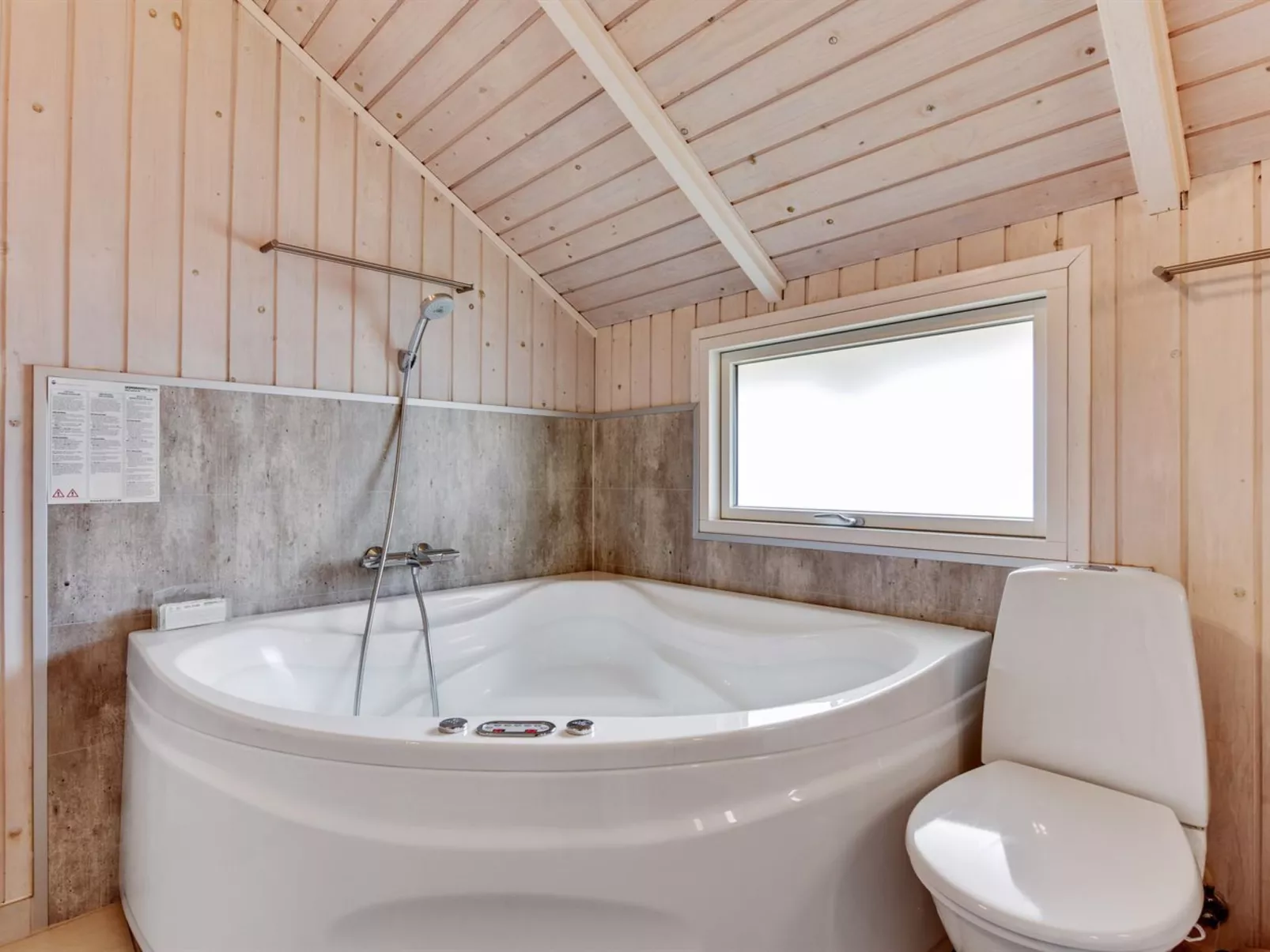 "Velena" -  from the sea-Binnen