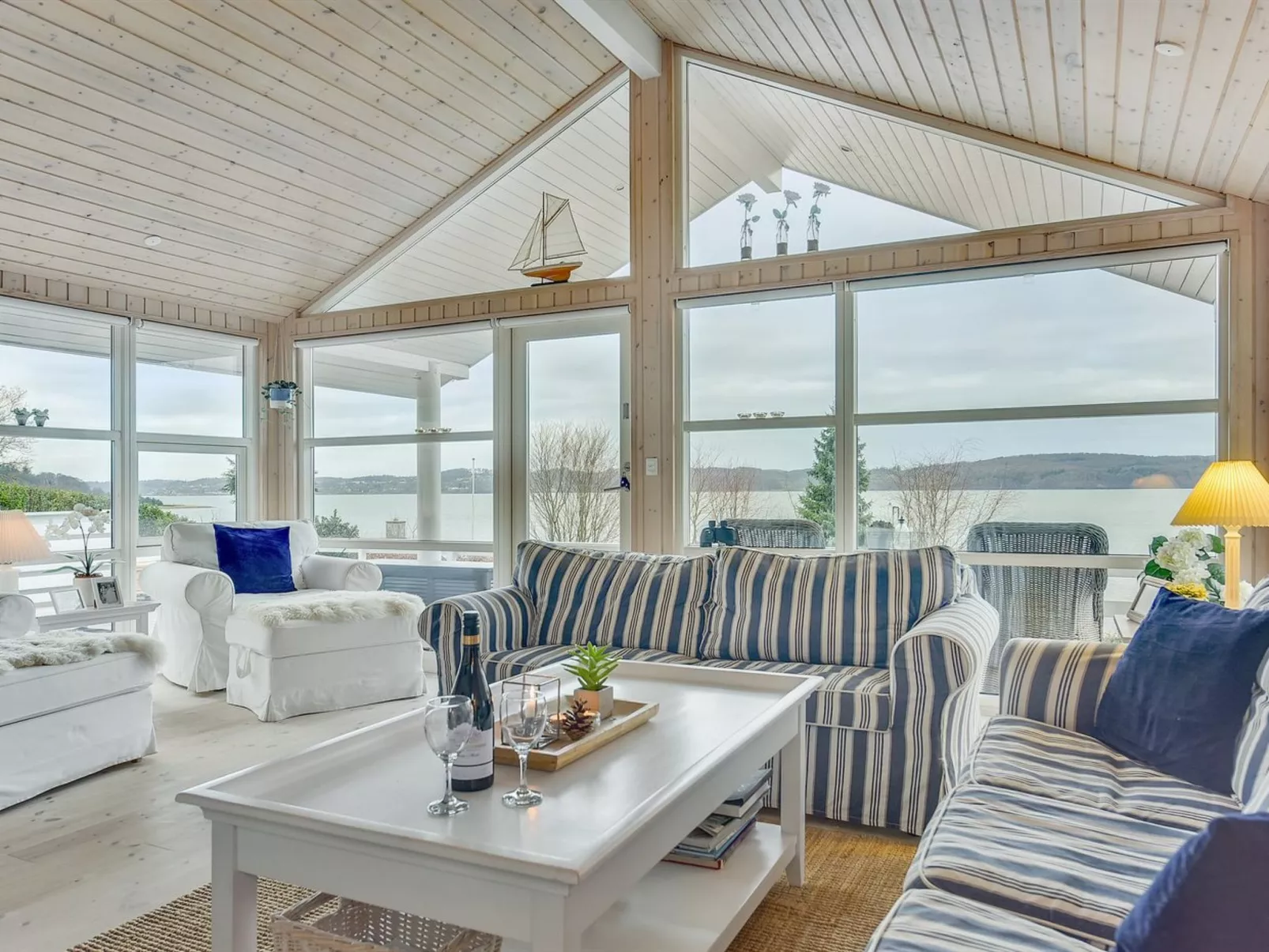 "Tini" - 50m to the fjord-Binnen