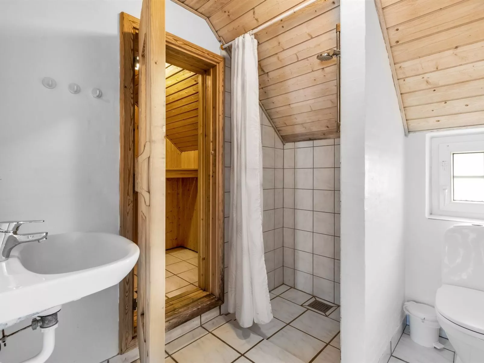 "Marilisa" - 700m to the fjord-Binnen