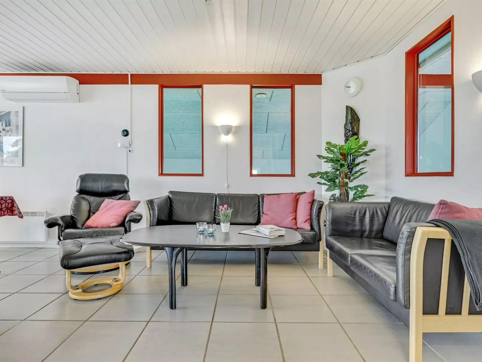 "Emly" - 1.1km from the sea-Binnen