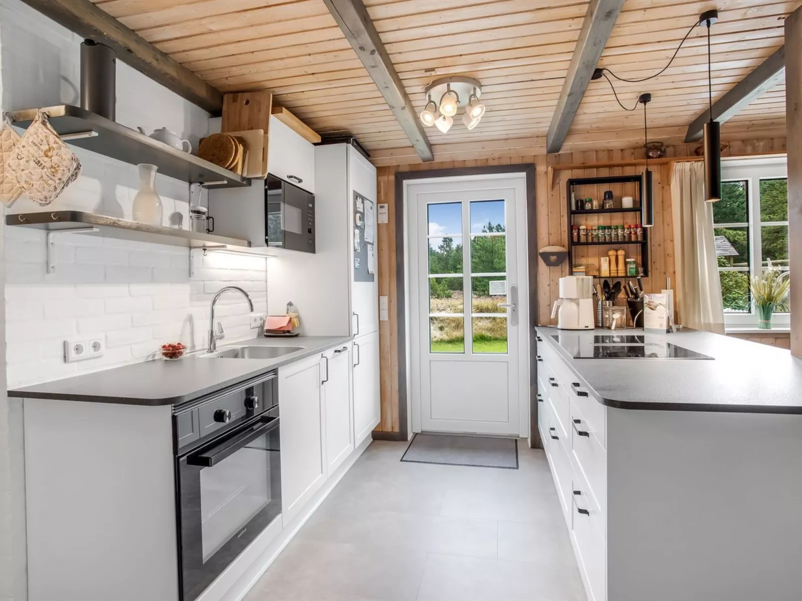 "Hakun" - 4km from the sea-Binnen