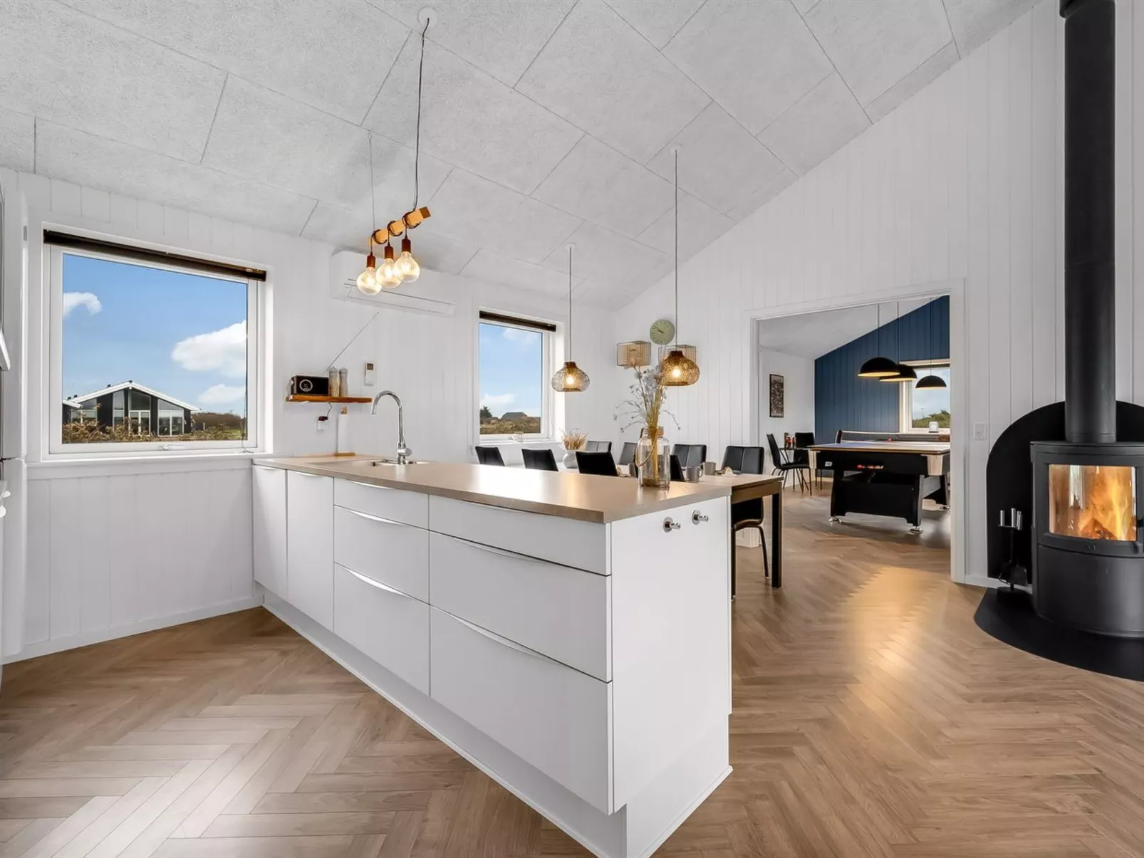 "Markku" - 400m from the sea-Binnen