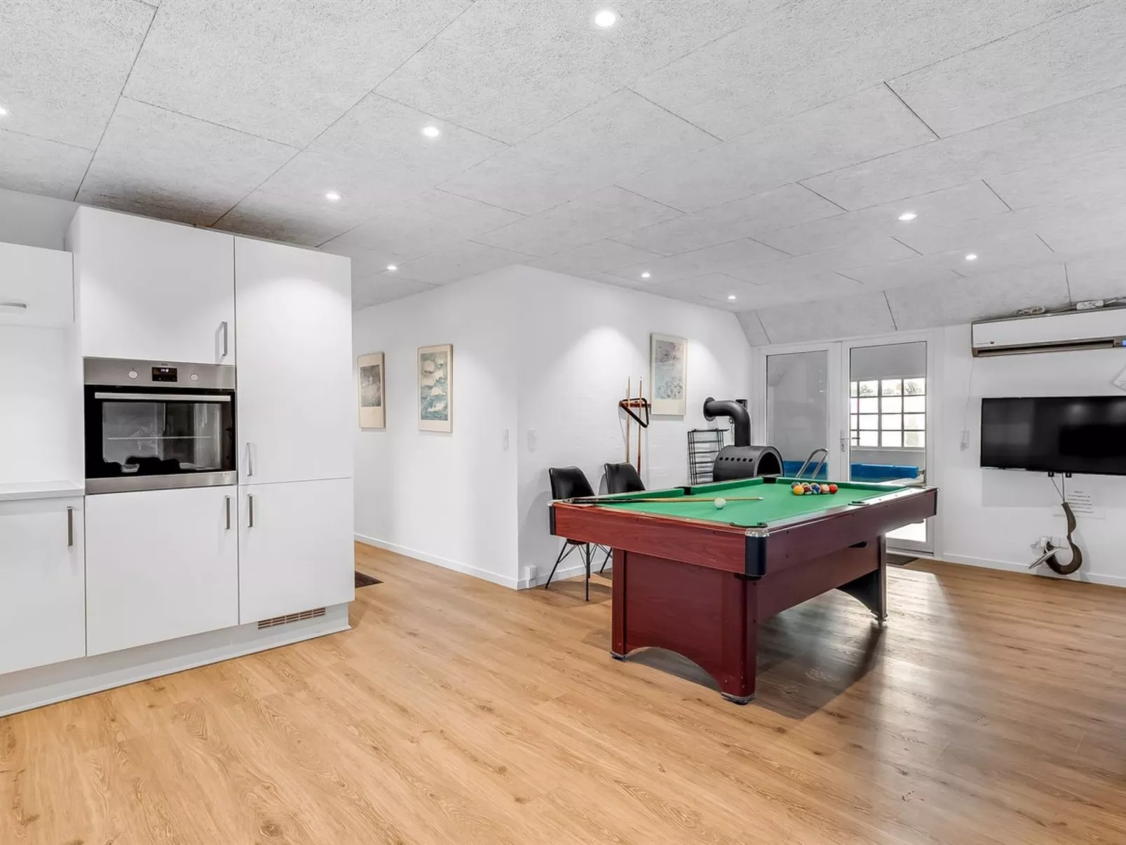 "Thana" - 1.4km from the sea-Binnen