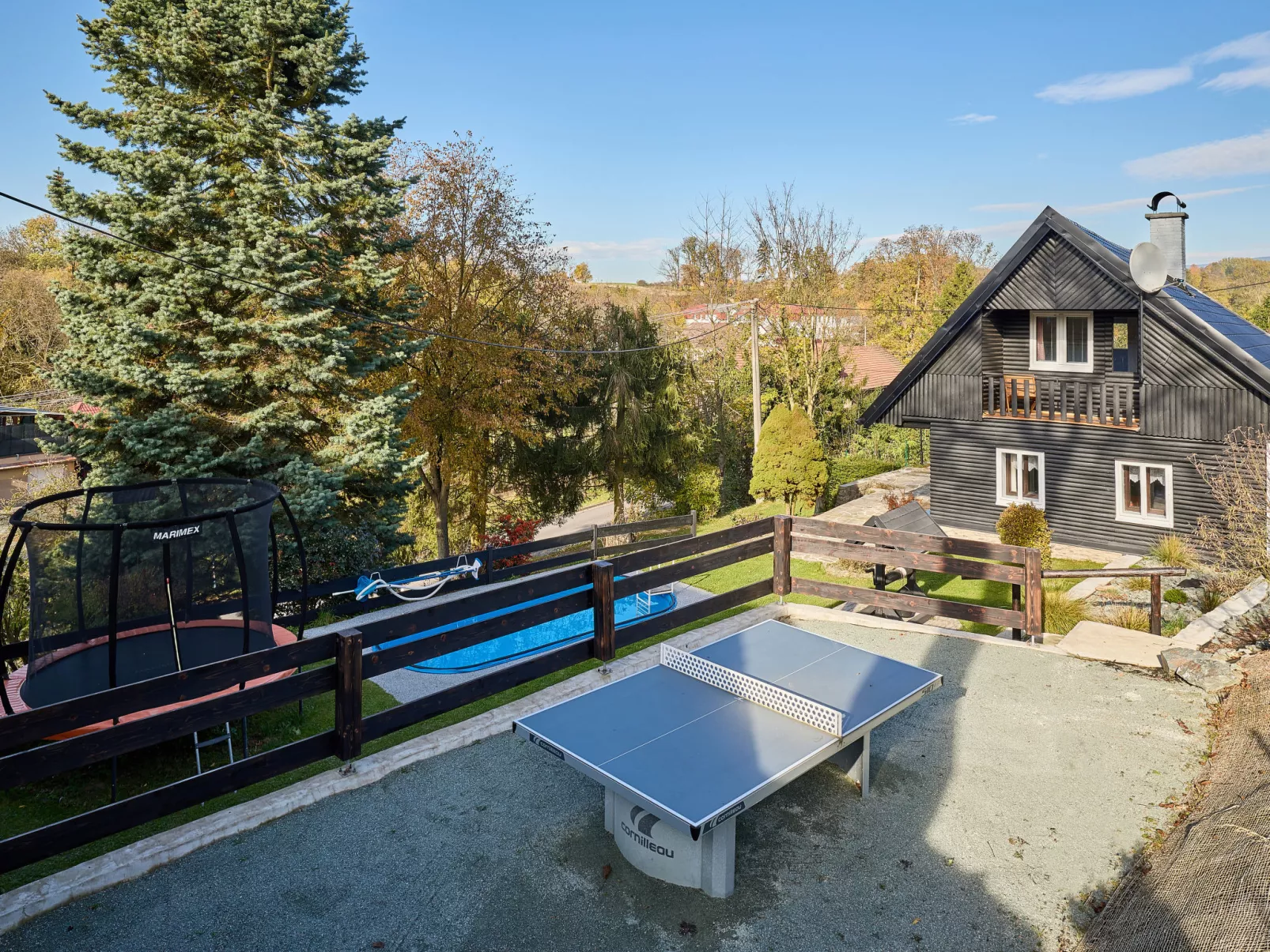 Leisure Lounge & Pool-Buiten