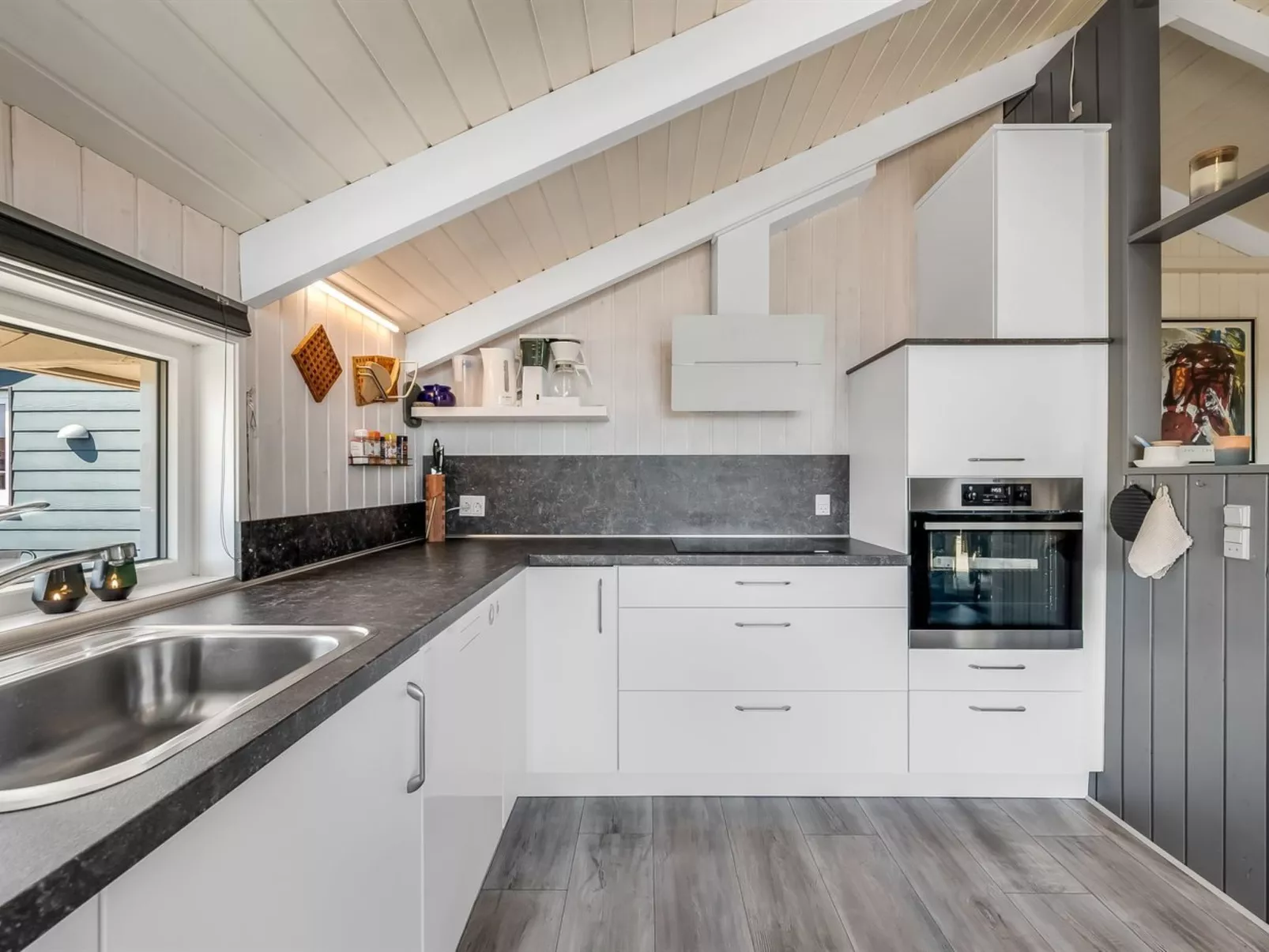 "Henning" -  from the sea-Binnen