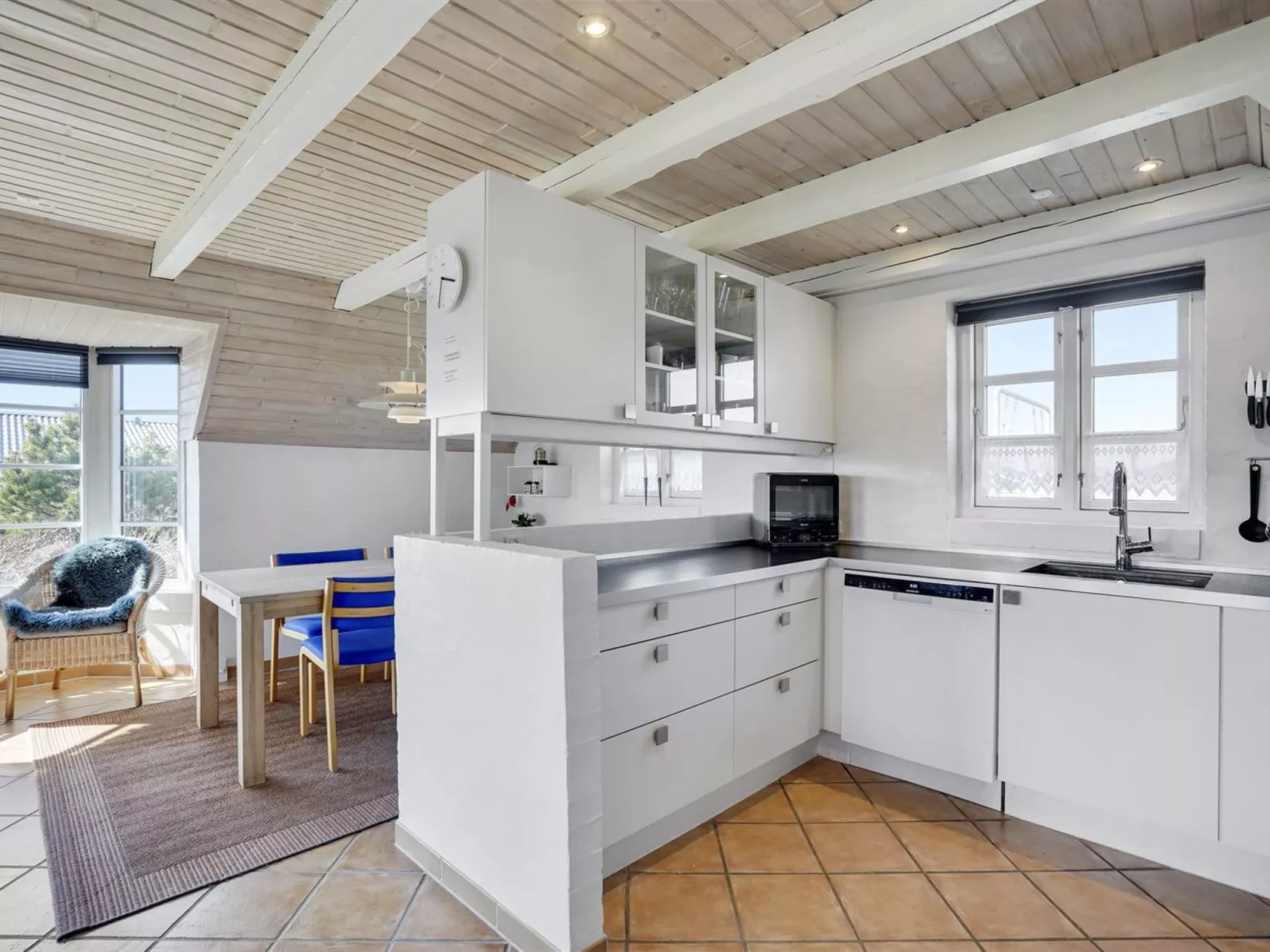 "Lavina" - 950m from the sea-Binnen