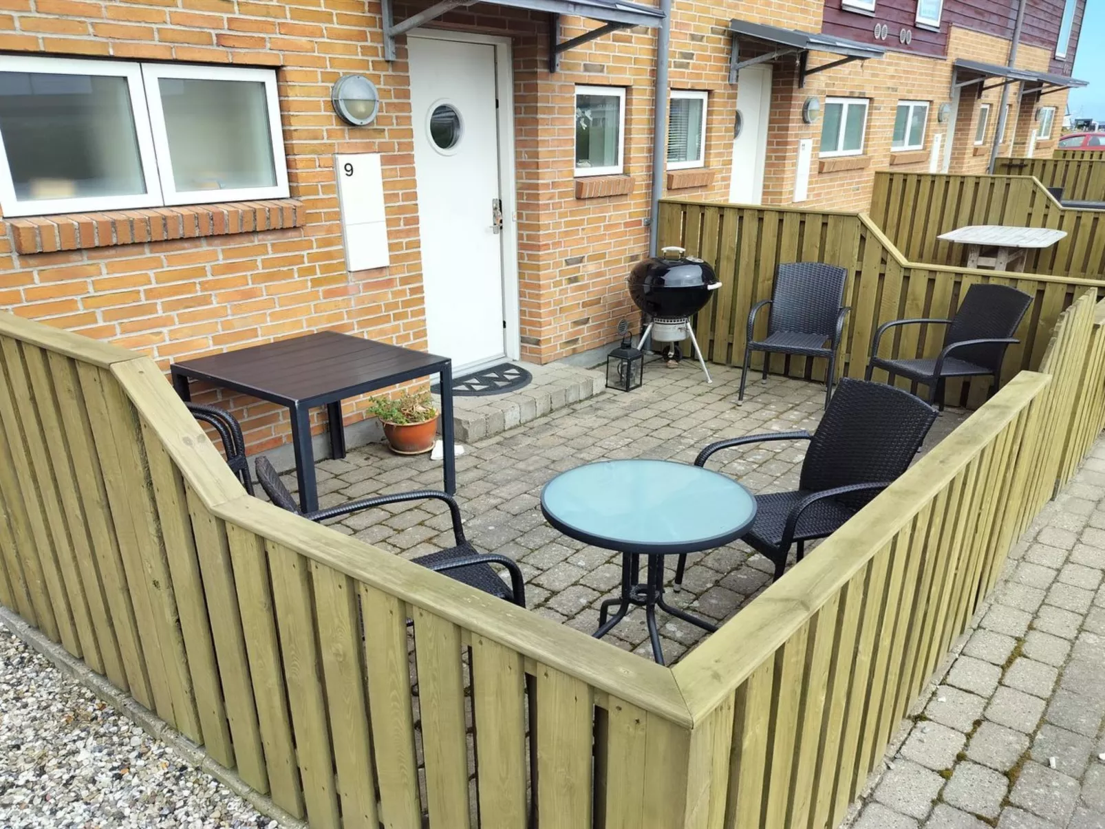 "Line" - 10m from the sea-Buiten