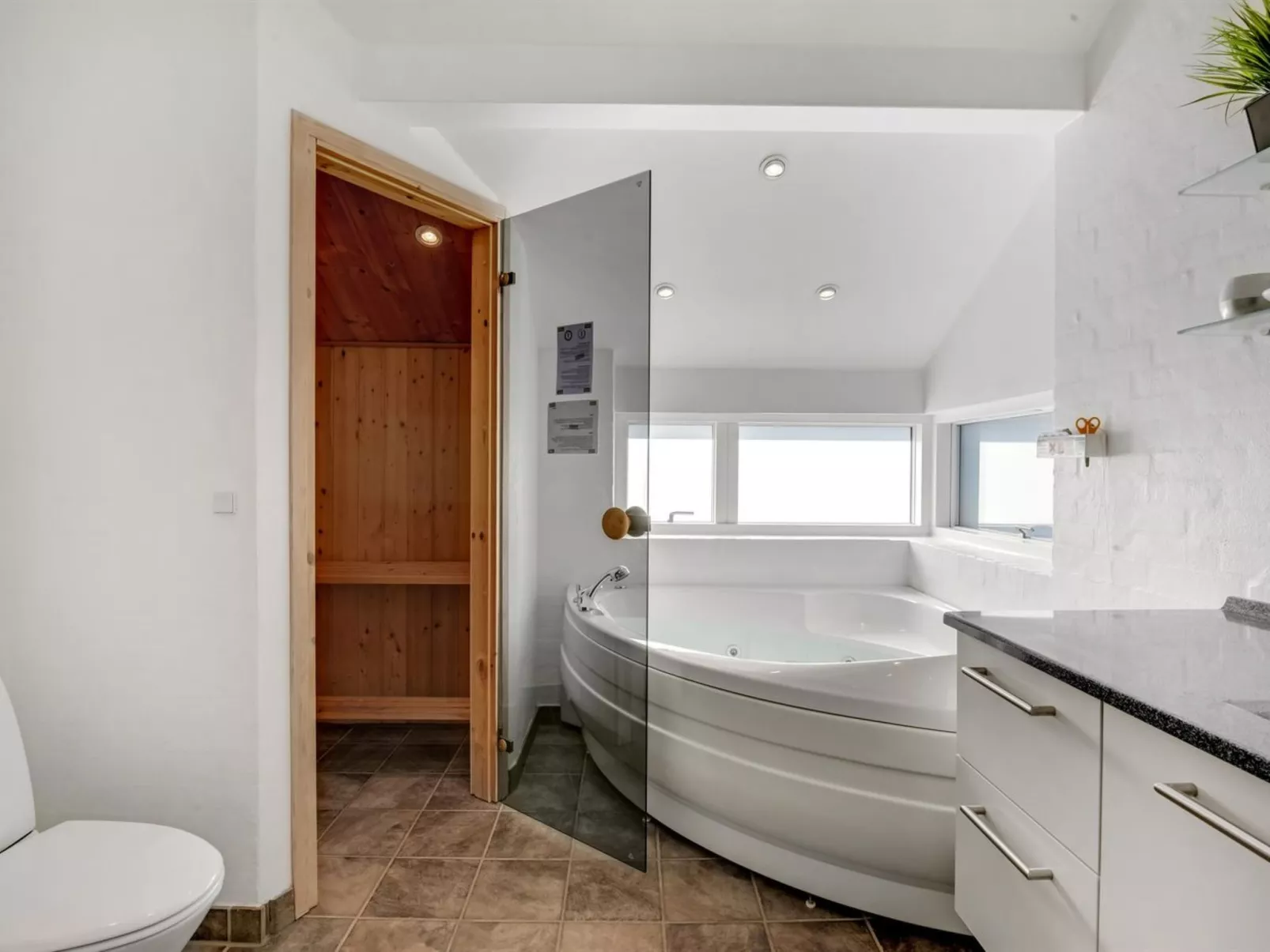 "Donka" - 300m to the fjord-Binnen