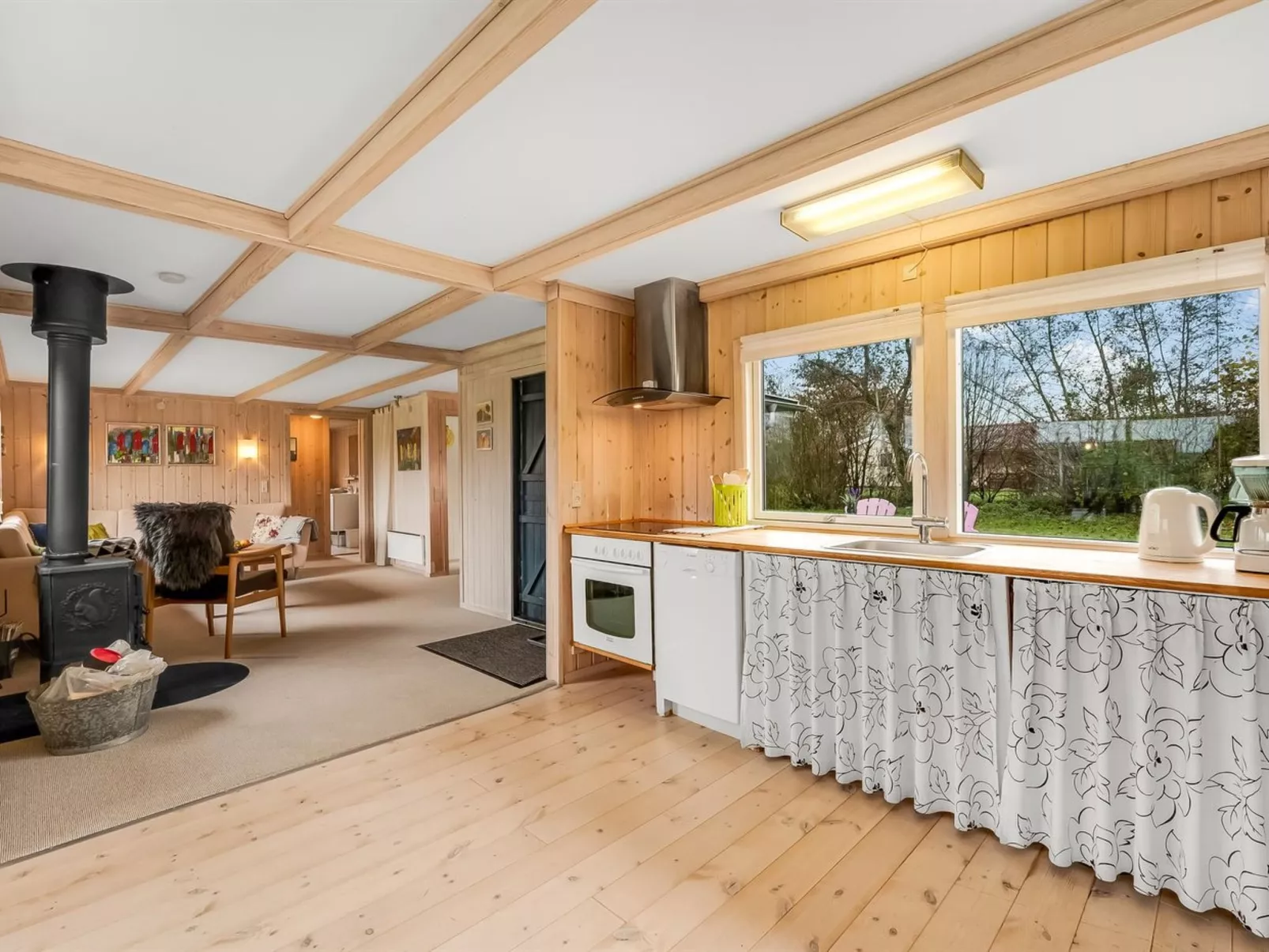 "Scarlet" - 400m to the fjord-Binnen