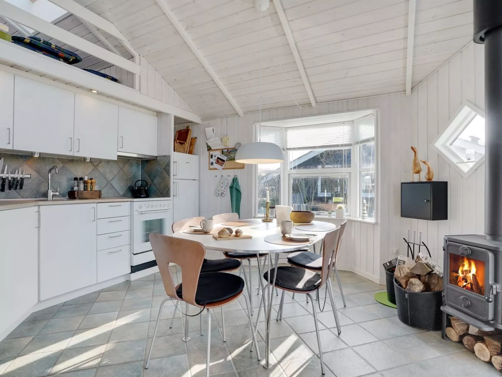 "Yara" - 1km to the fjord-Binnen