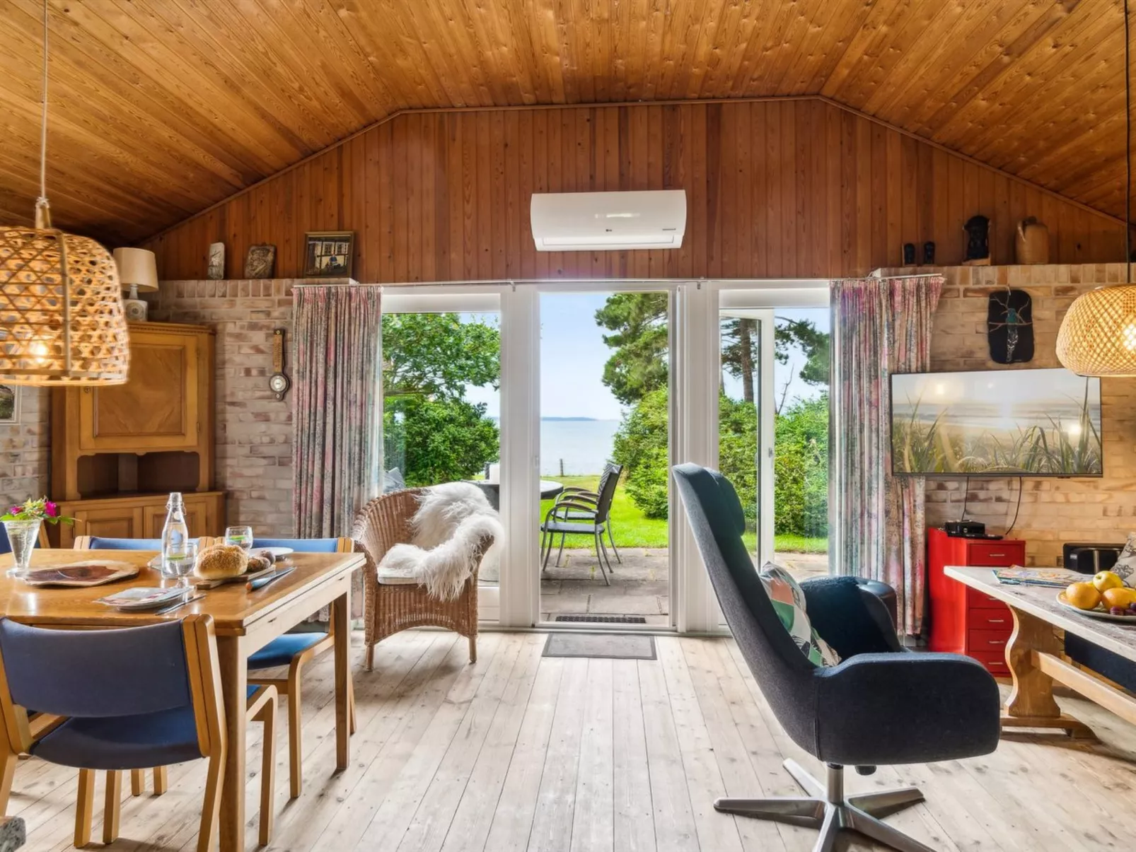 "Uschi" - 86m from the sea-Binnen