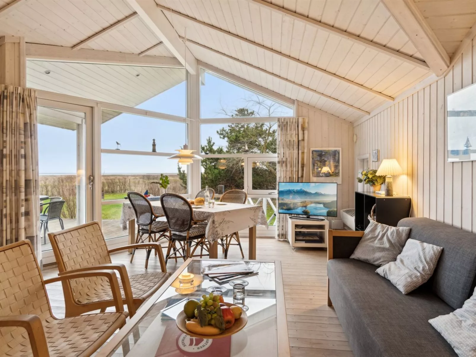 "Hjalmine" - 225m from the sea-Binnen