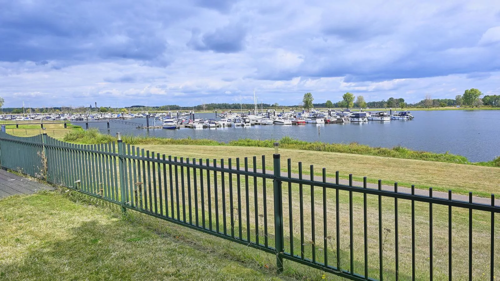 Maaszicht-Uitzicht zomer