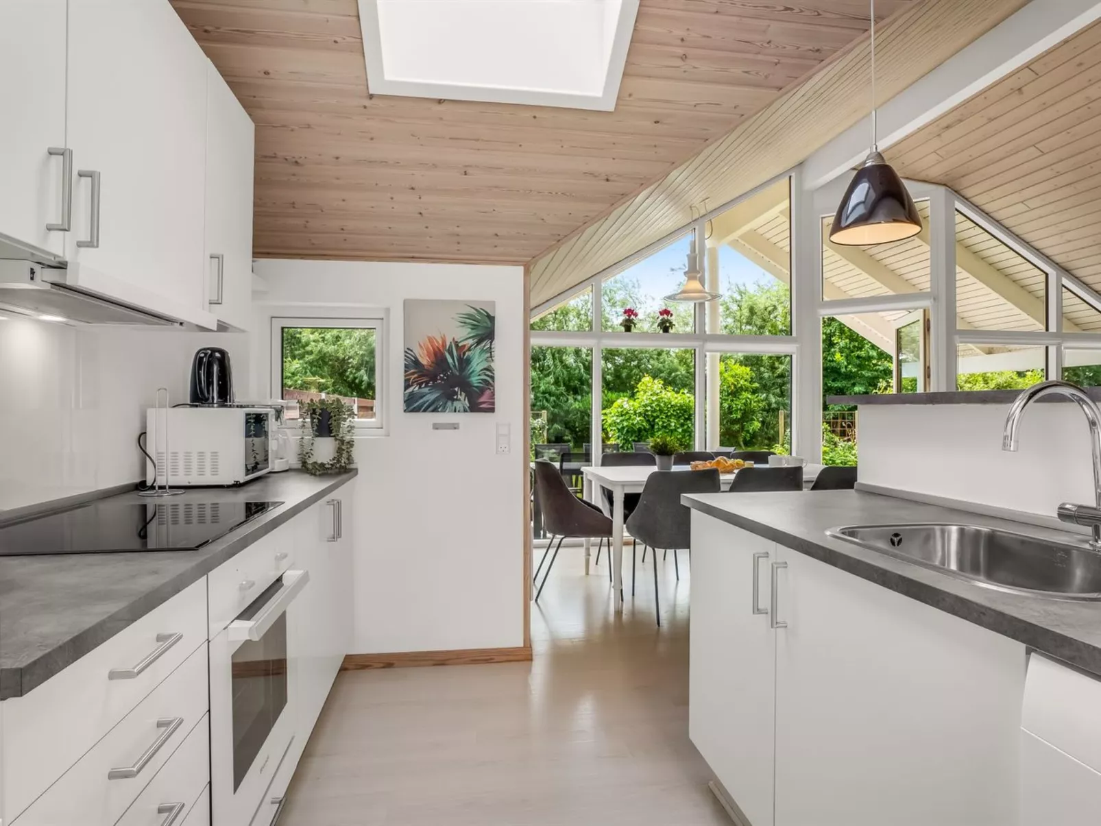 "Mika" - 800m from the sea-Binnen