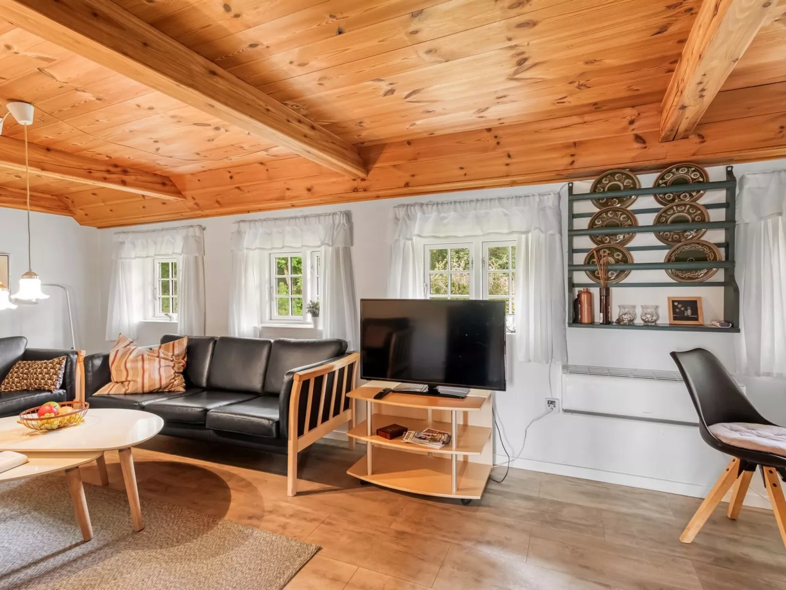 "Yrjö" - 2.5km from the sea-Binnen