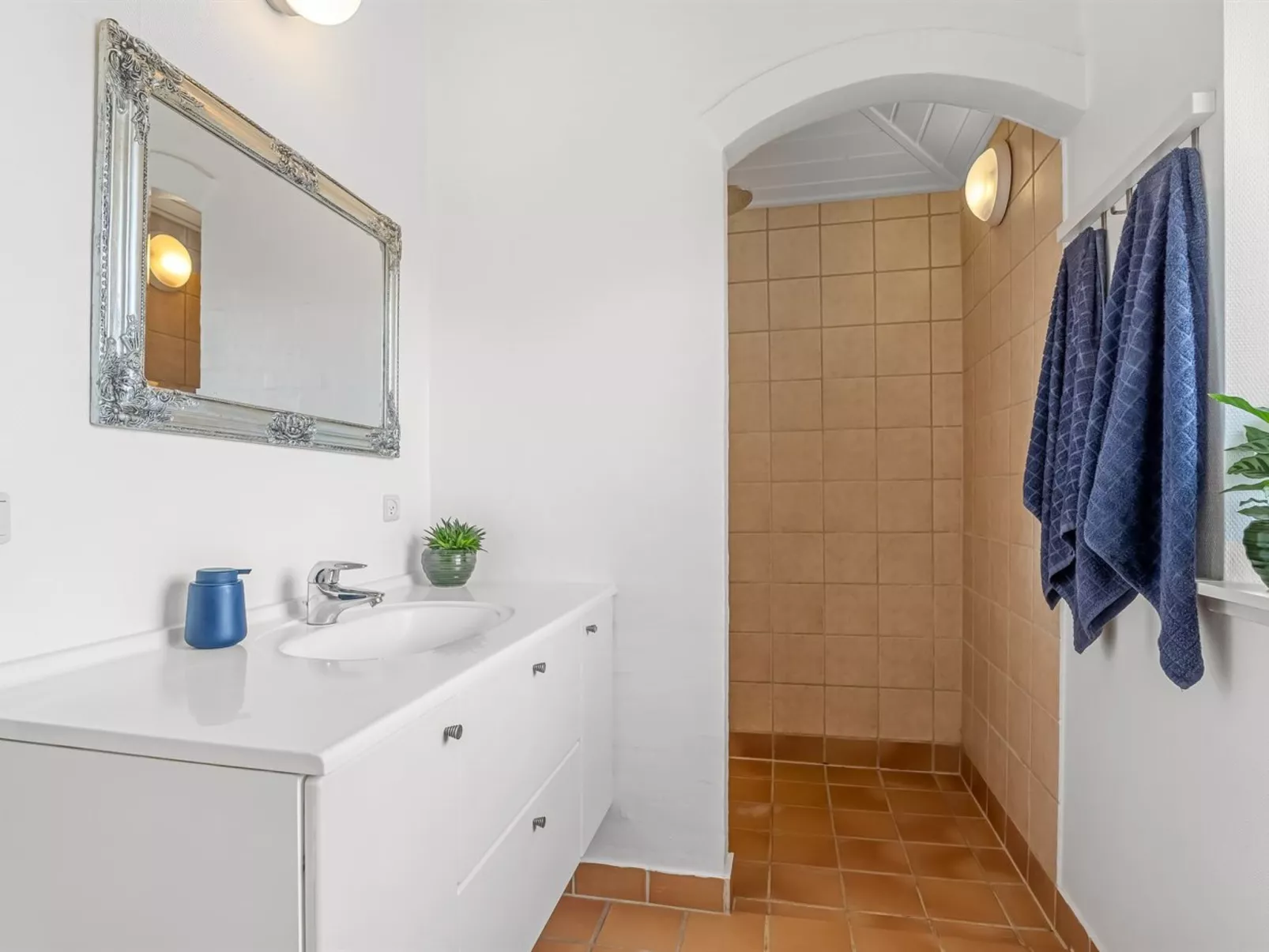 &quot;Glenda&quot; - 2.1km from the sea-Binnen