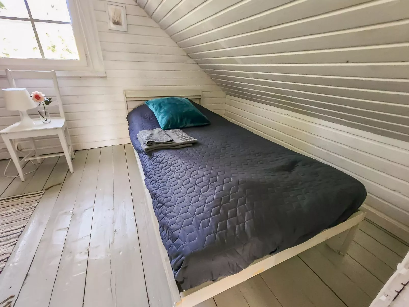 Den lilla röda stugan-Binnen