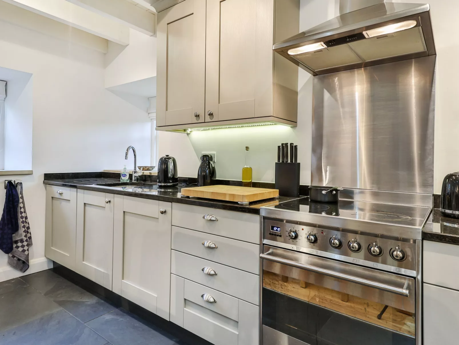 Middle Warble Stables-Binnen