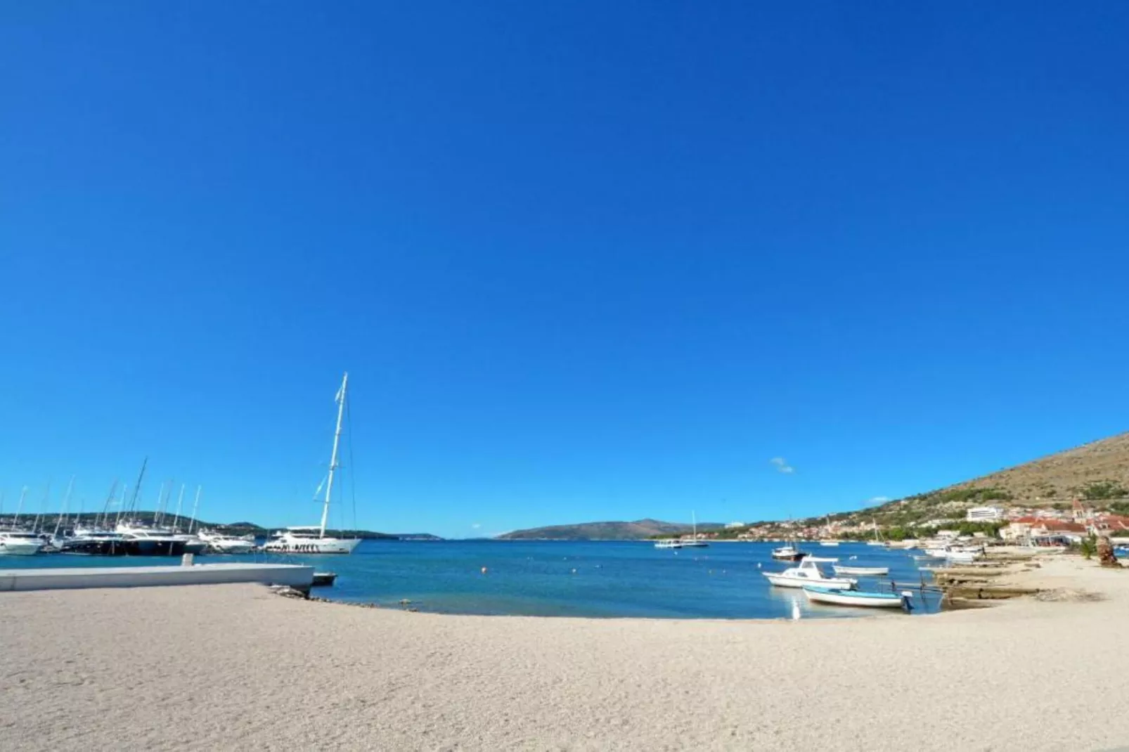 Apartment Sunshine Trogir - Three Bedroom Apartment with Balcony-Buitenlucht